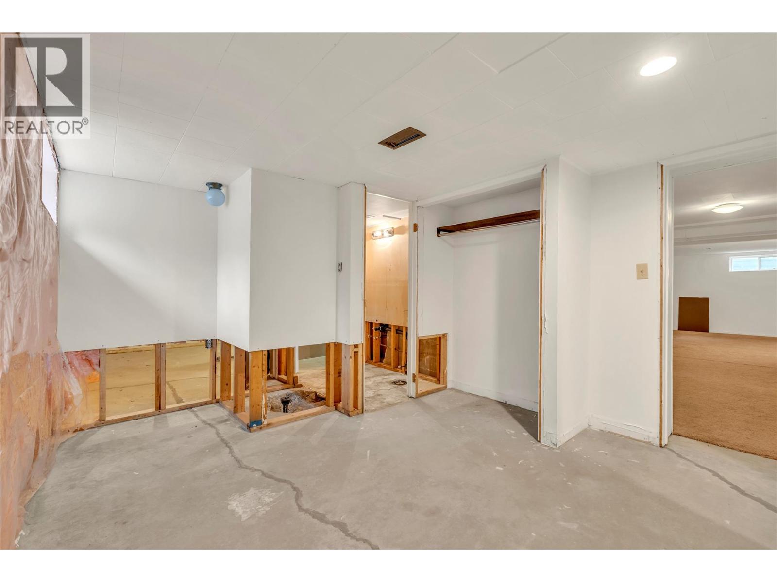 692 Vancouver Avenue Property Photo 34