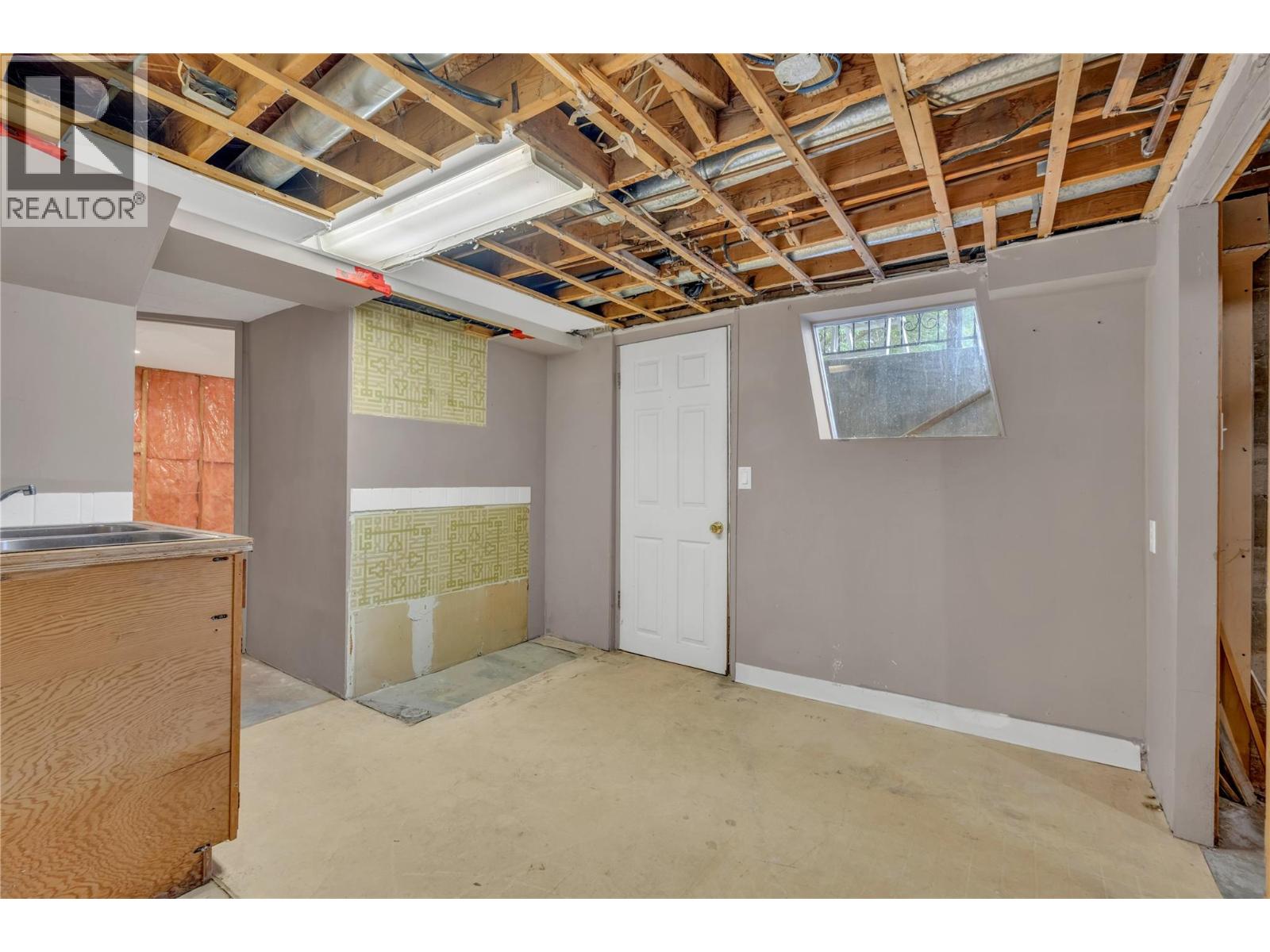 692 Vancouver Avenue Property Photo 35