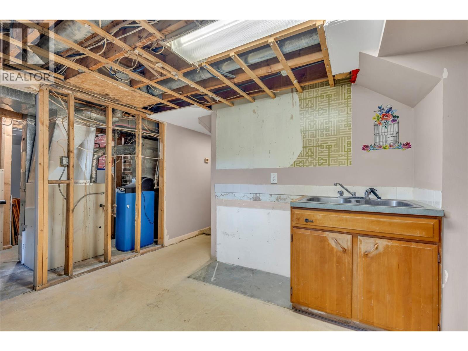 692 Vancouver Avenue Property Photo 36
