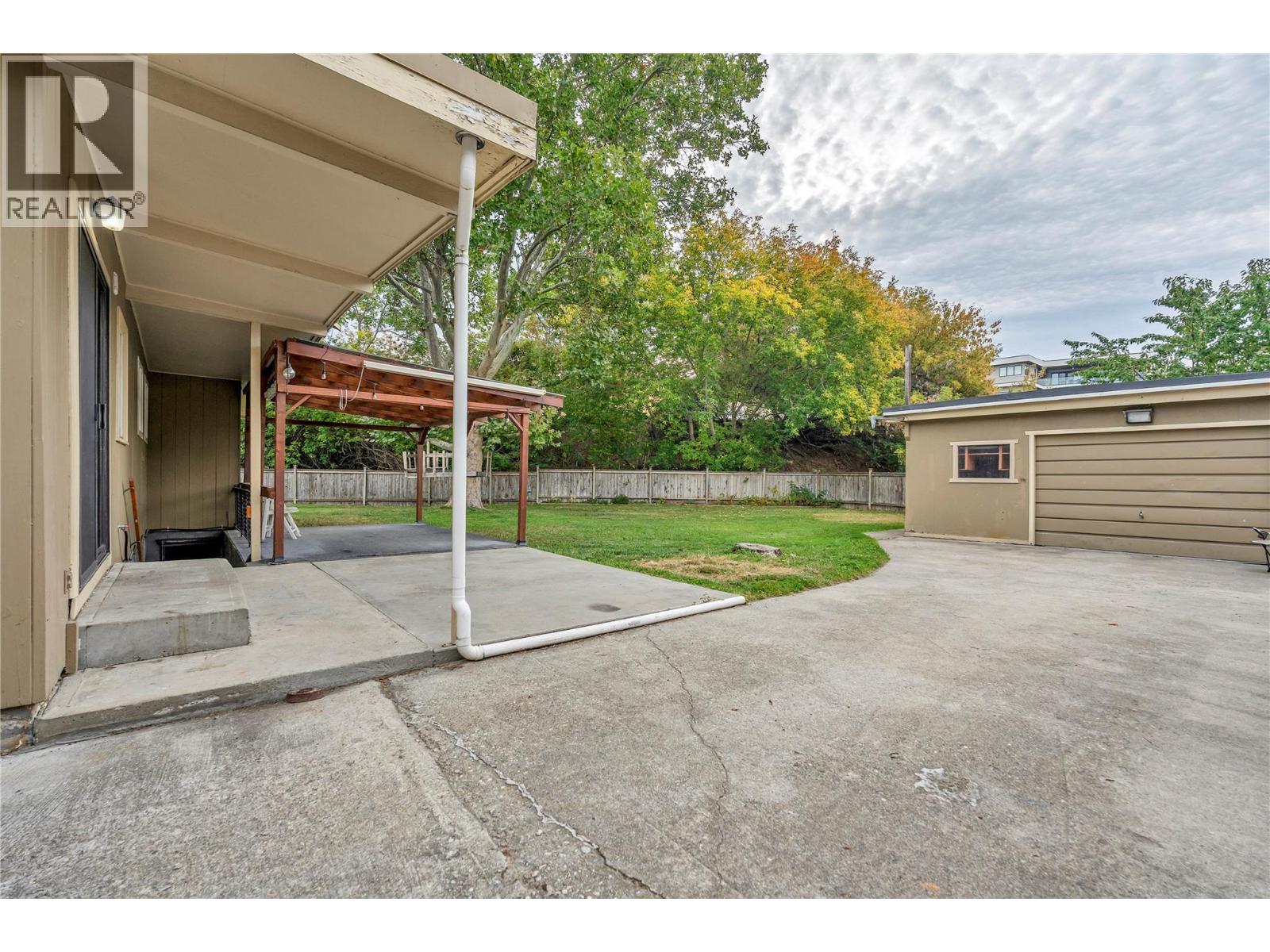 692 Vancouver Avenue Property Photo 38