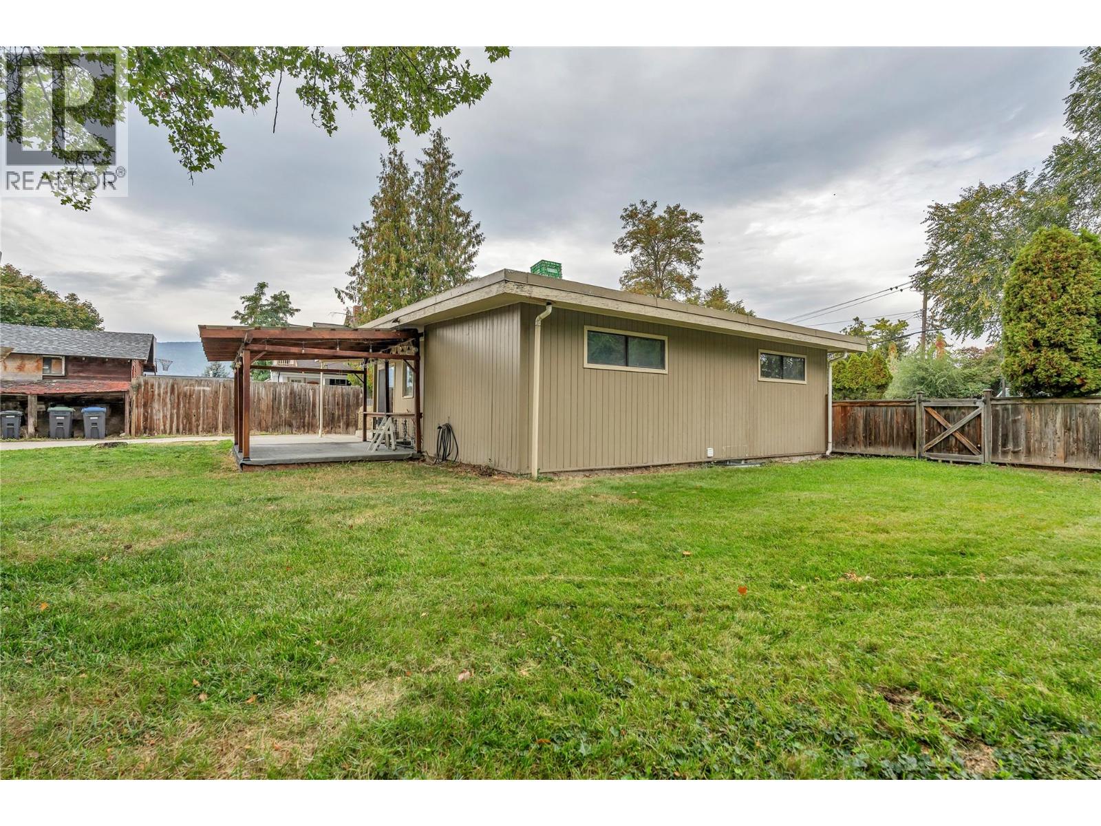 692 Vancouver Avenue Property Photo 42