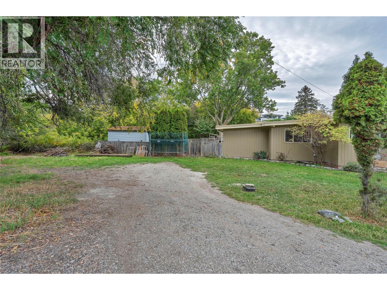 692 Vancouver Avenue Property Photo 44