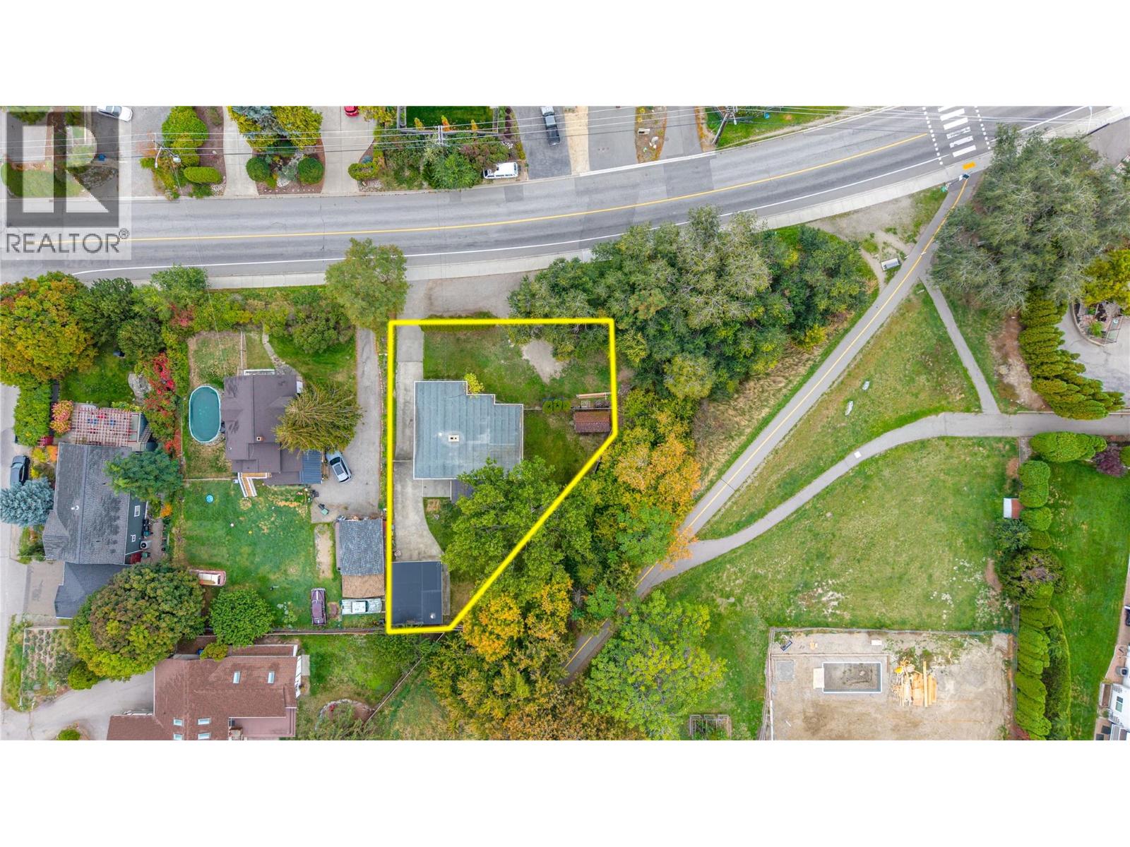 692 Vancouver Avenue Property Photo 46