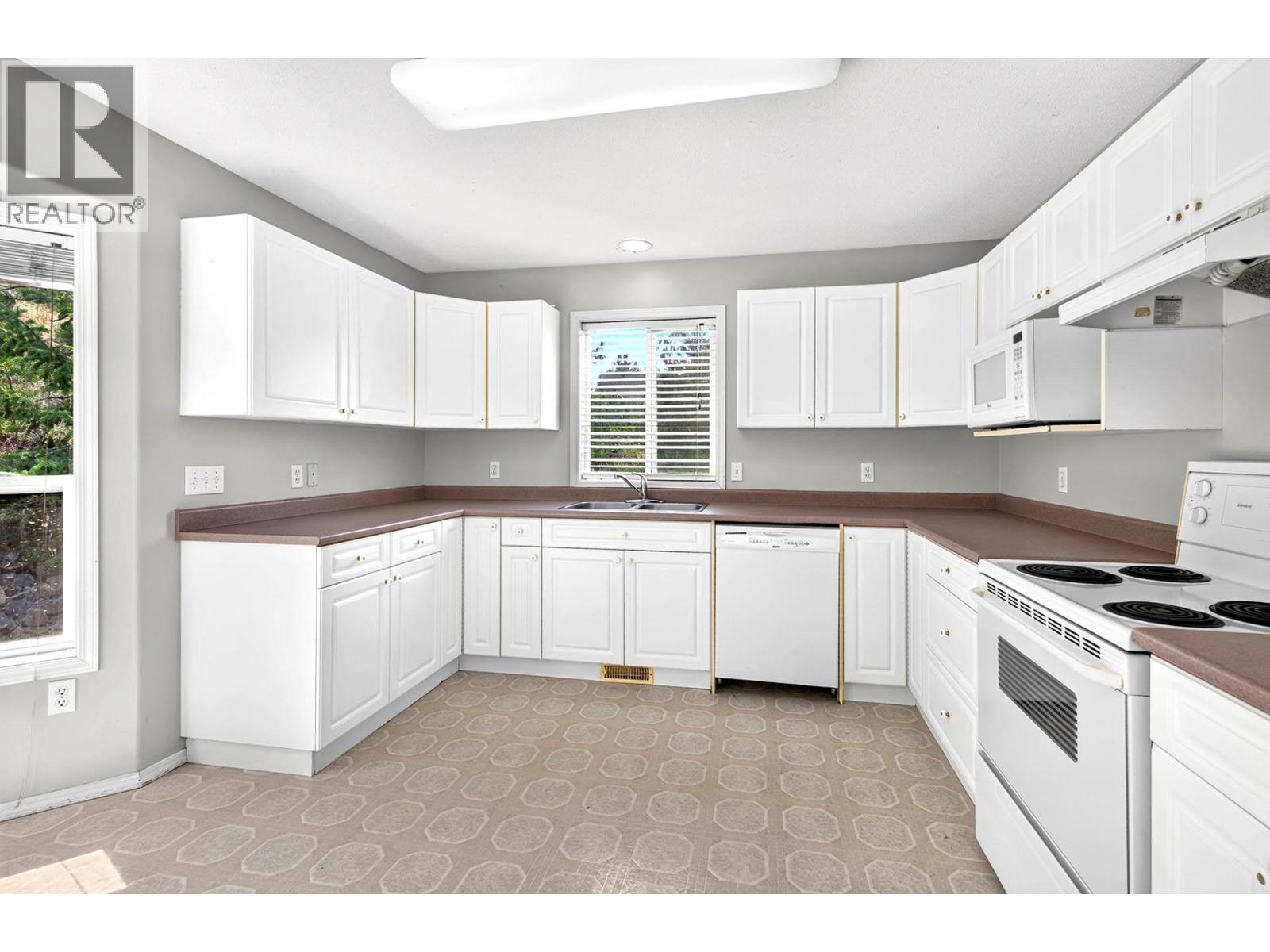 1725 Coldwater Drive Property Photo 11