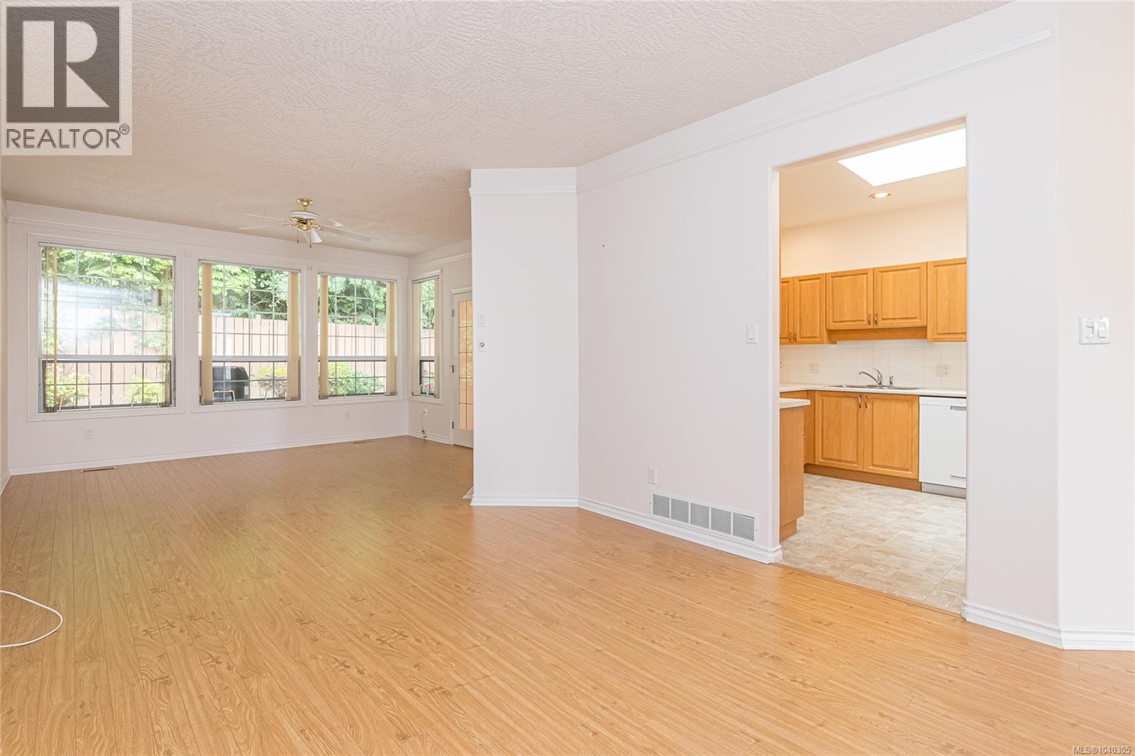 28 2979 River Rd Property Photo 5