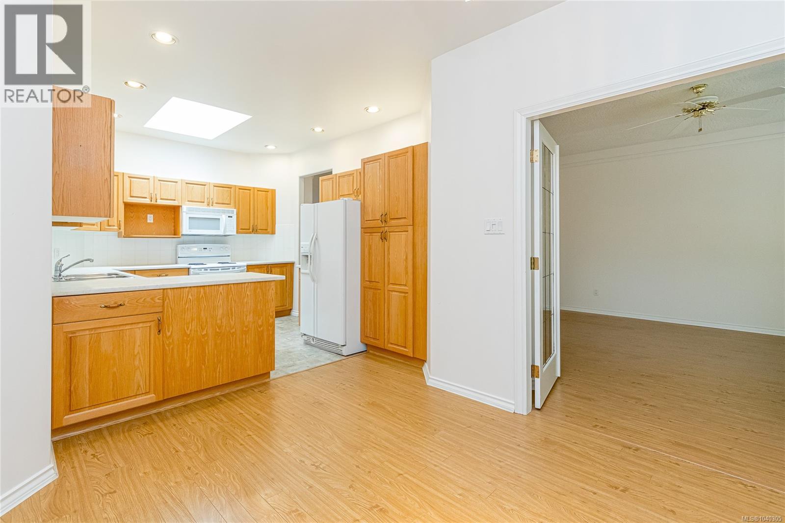 28 2979 River Rd Property Photo 10