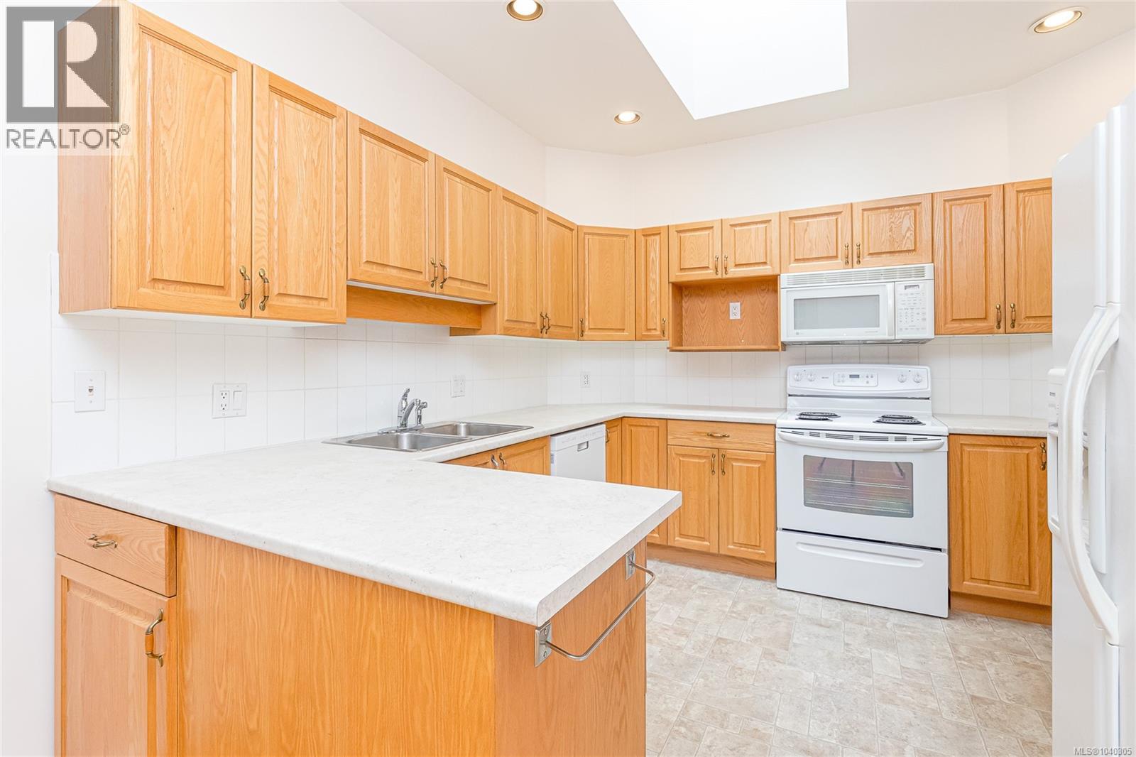 28 2979 River Rd Property Photo 12