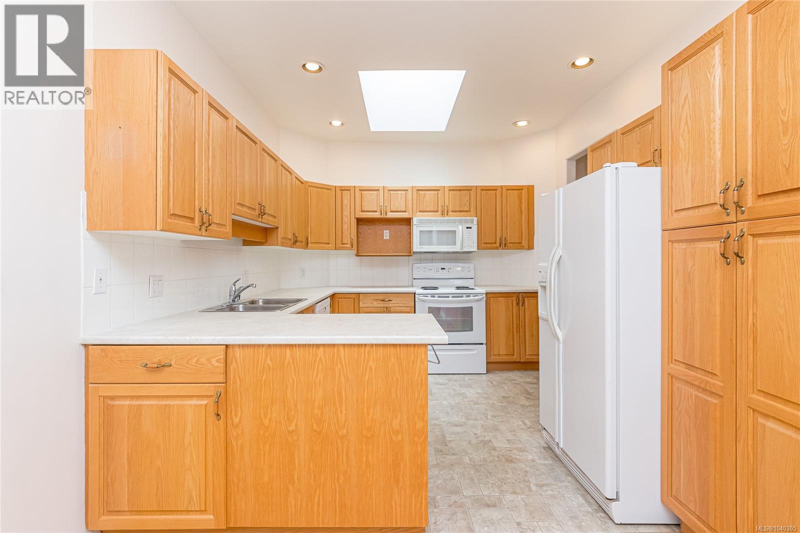 28 2979 River Rd Property Photo 13