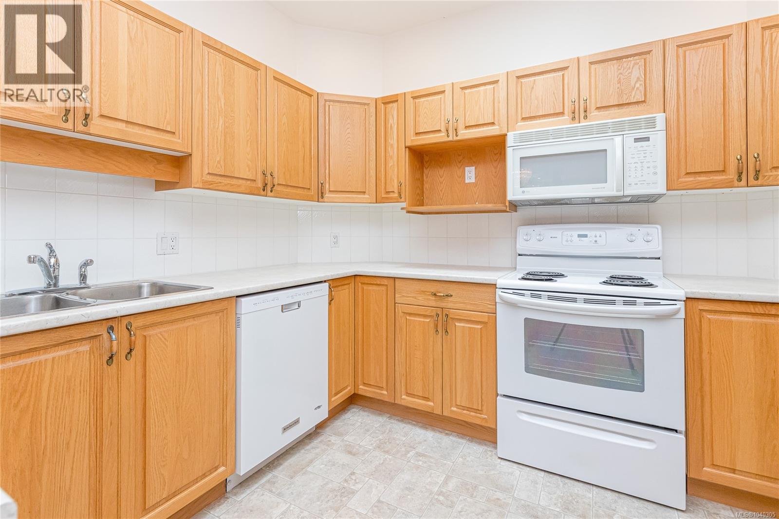 28 2979 River Rd Property Photo 15