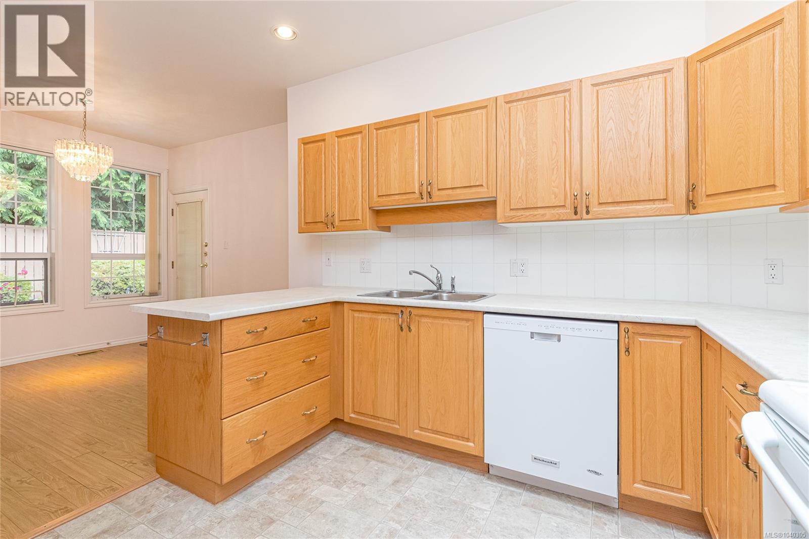 28 2979 River Rd Property Photo 17