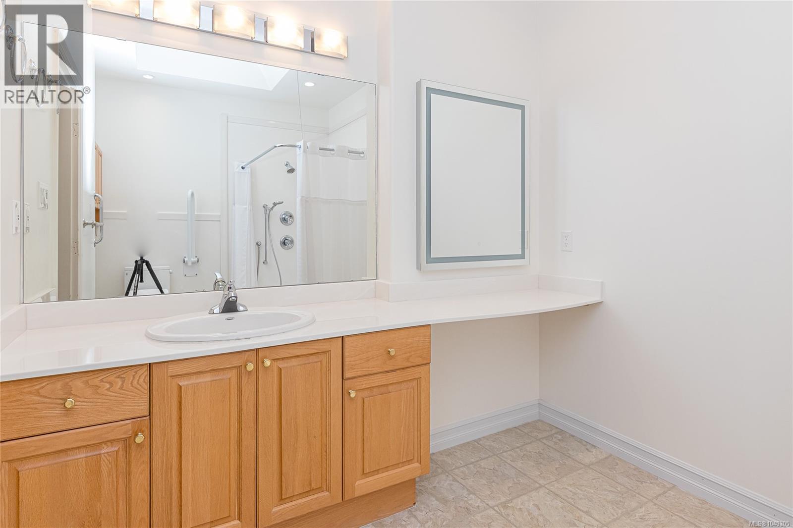 28 2979 River Rd Property Photo 21