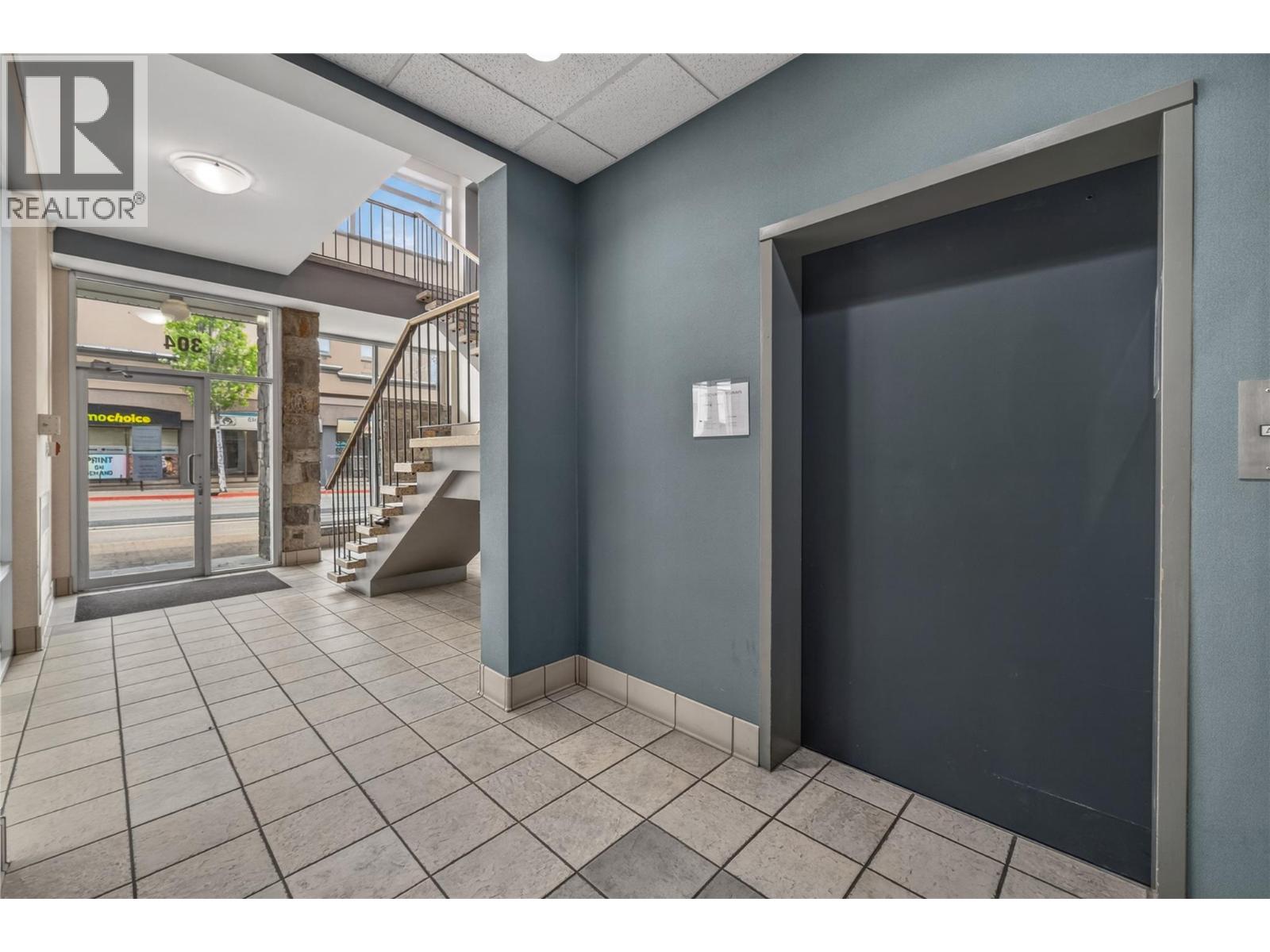 304 Martin Street Property Photo 4