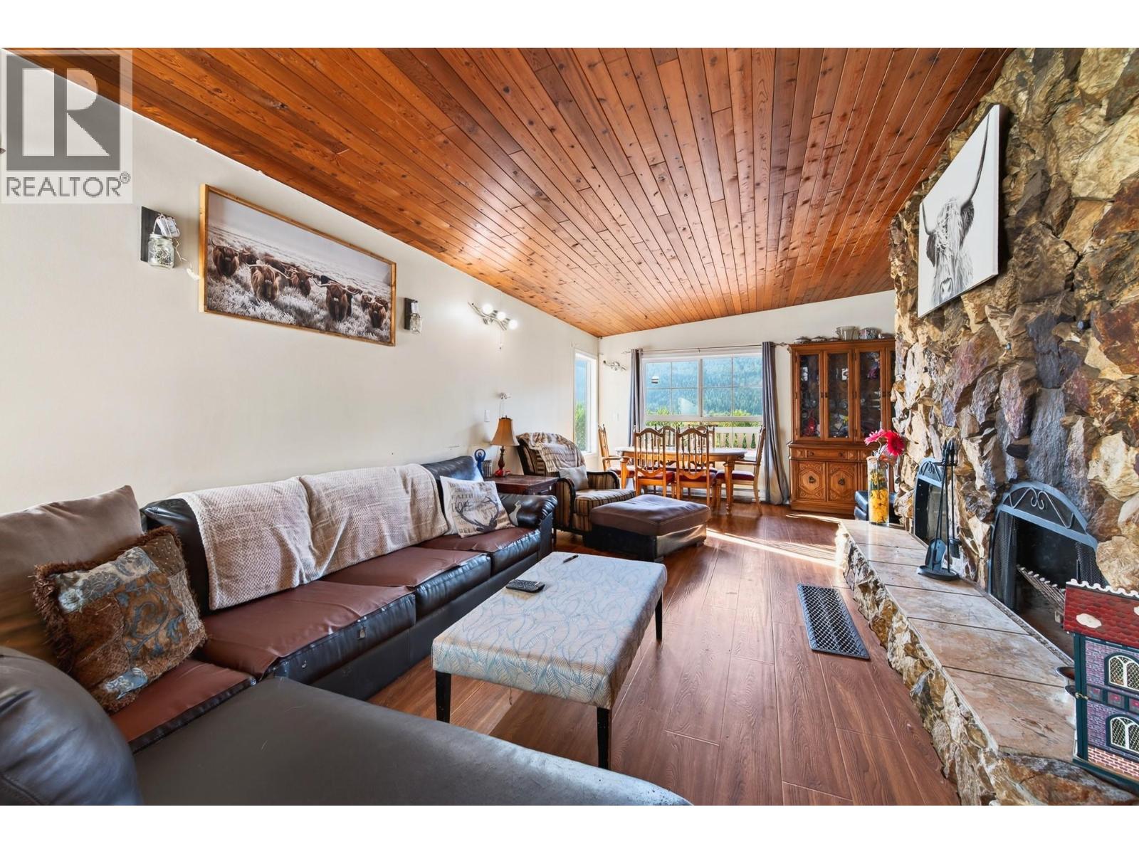 7941 Yellowhead Highway Property Photo 3