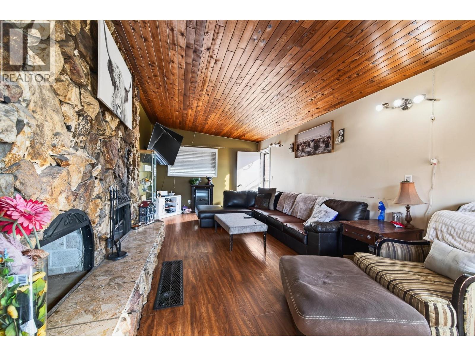 7941 Yellowhead Highway Property Photo 4