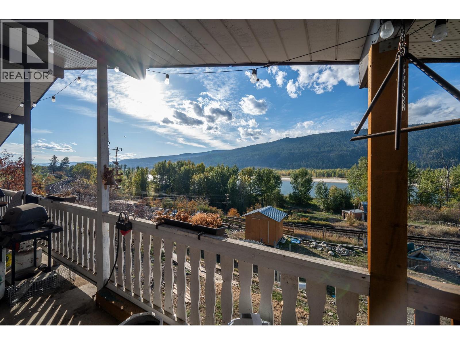 7941 Yellowhead Highway Property Photo 11
