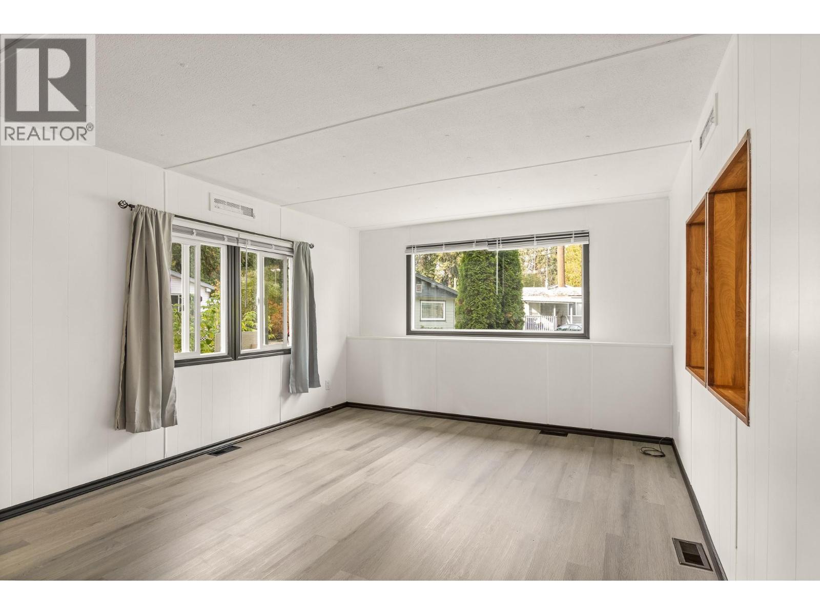 6670 Trans Canada Highway Highway Ne Unit# 6 Property Photo 2