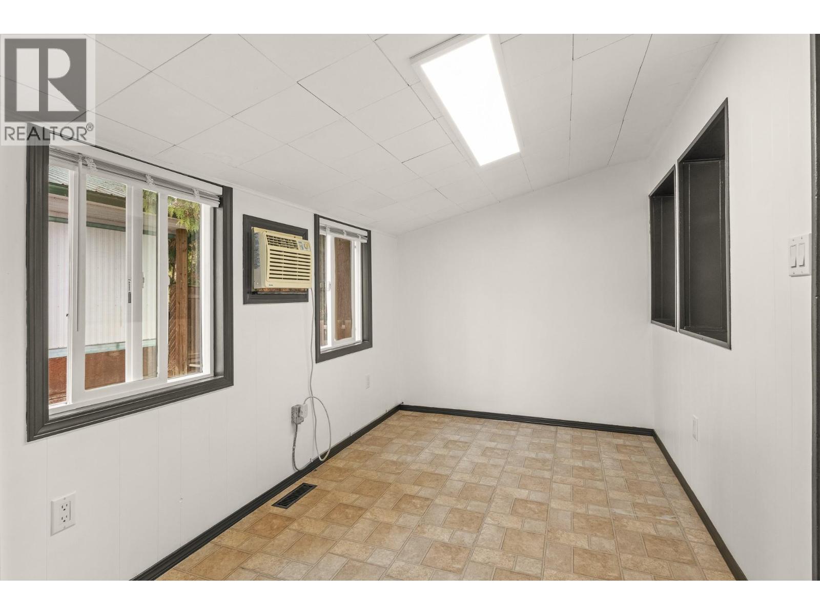 6670 Trans Canada Highway Highway Ne Unit# 6 Property Photo 10
