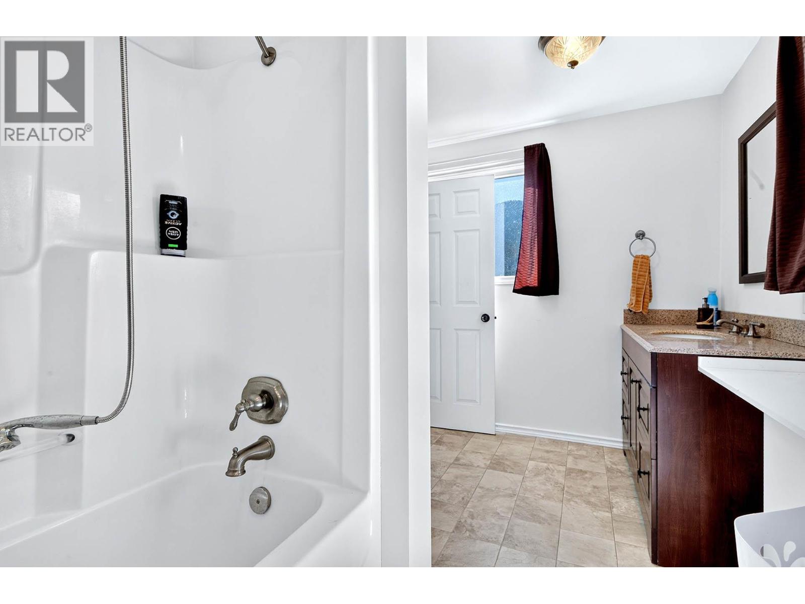 9524 Tranquille Criss Creek Road Property Photo 31