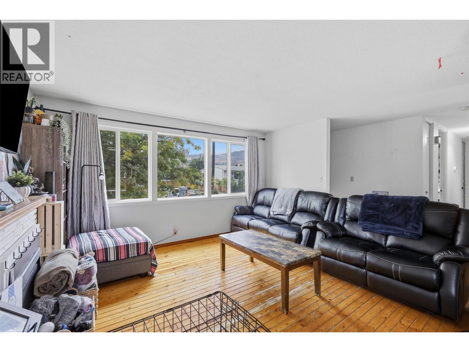 211 Fort Avenue Property Photo 3