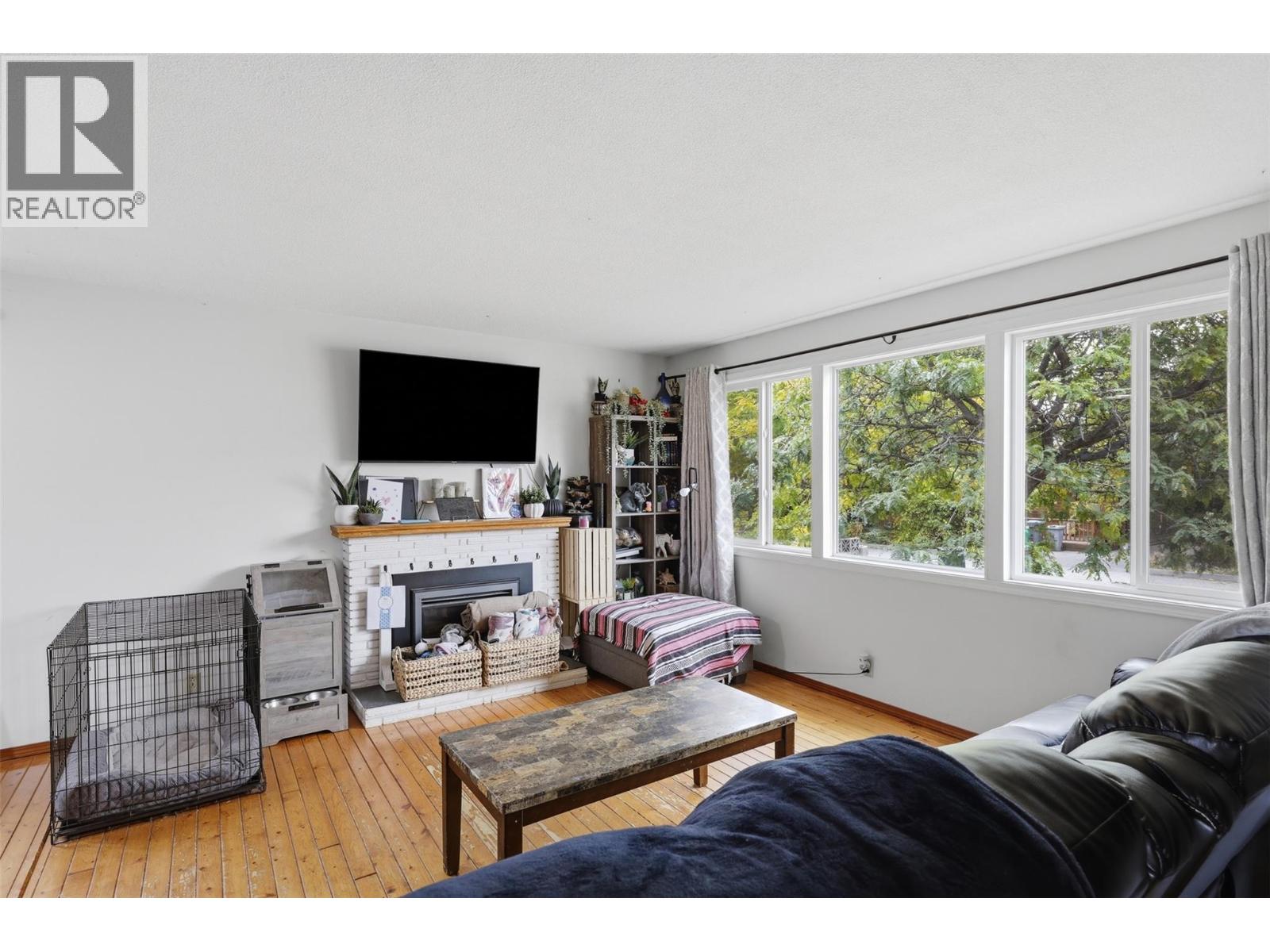 211 Fort Avenue Property Photo 4