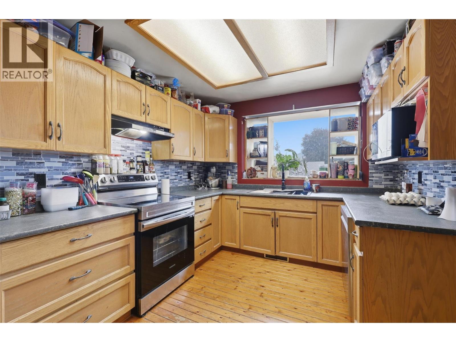 211 Fort Avenue Property Photo 7