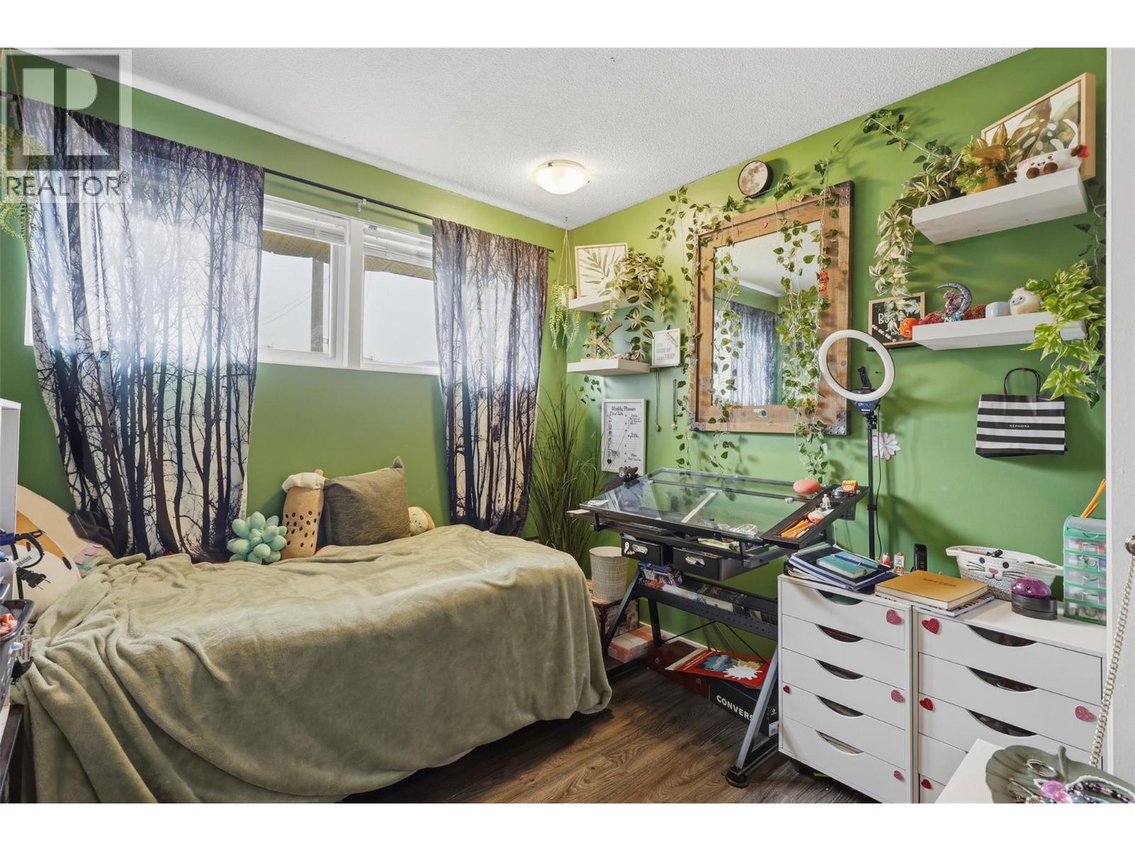 211 Fort Avenue Property Photo 12