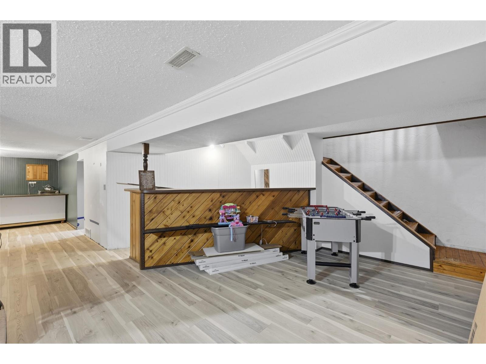 211 Fort Avenue Property Photo 14