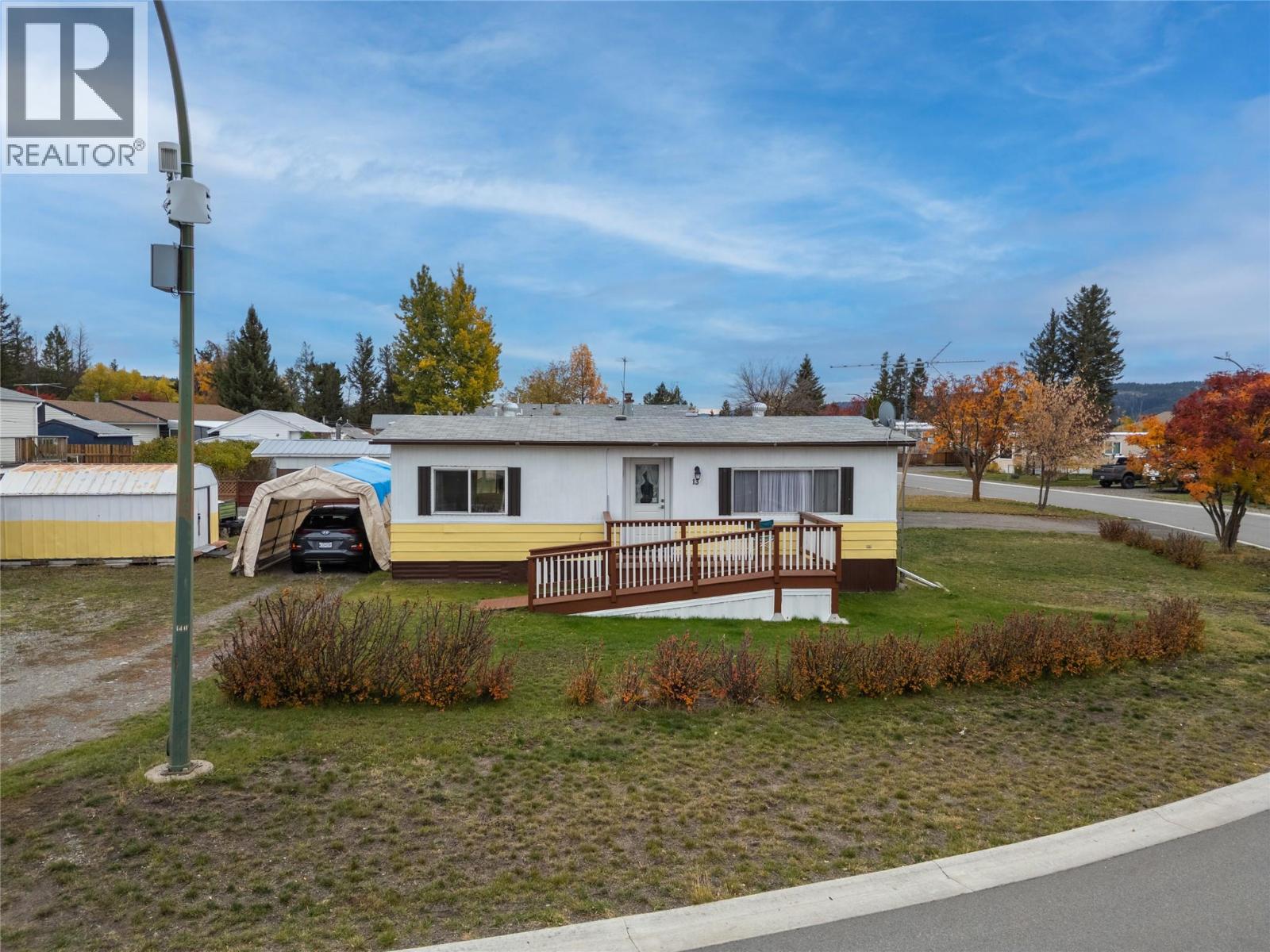 13 Topaz Crescent Property Photo 2