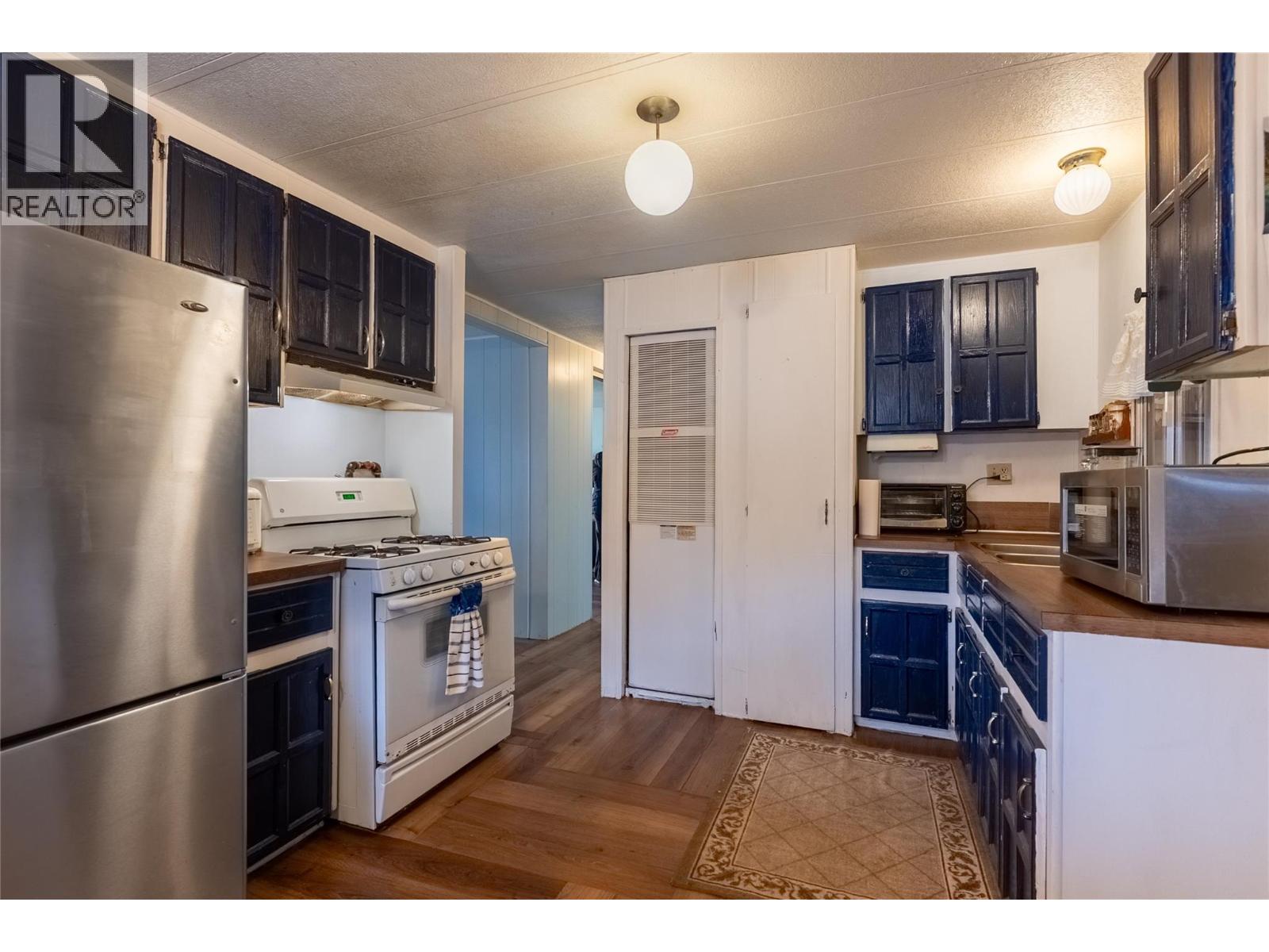 13 Topaz Crescent Property Photo 8