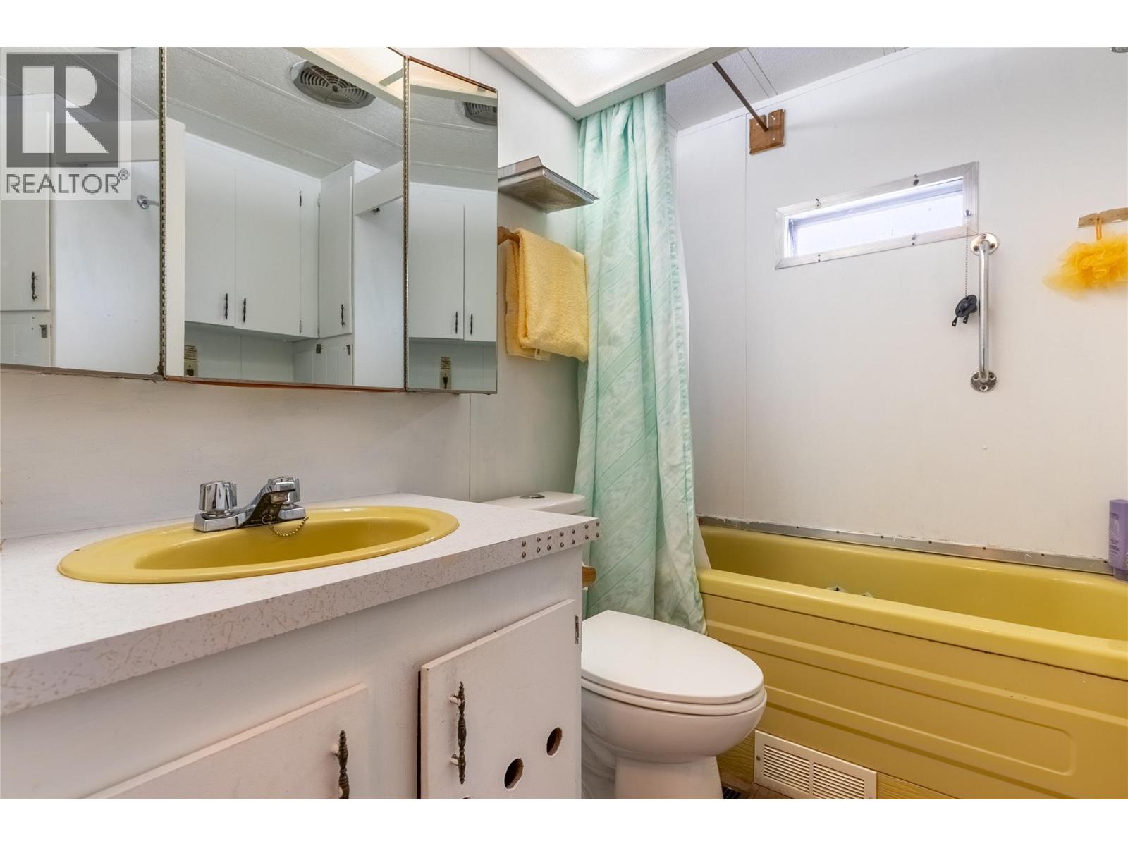 13 Topaz Crescent Property Photo 13