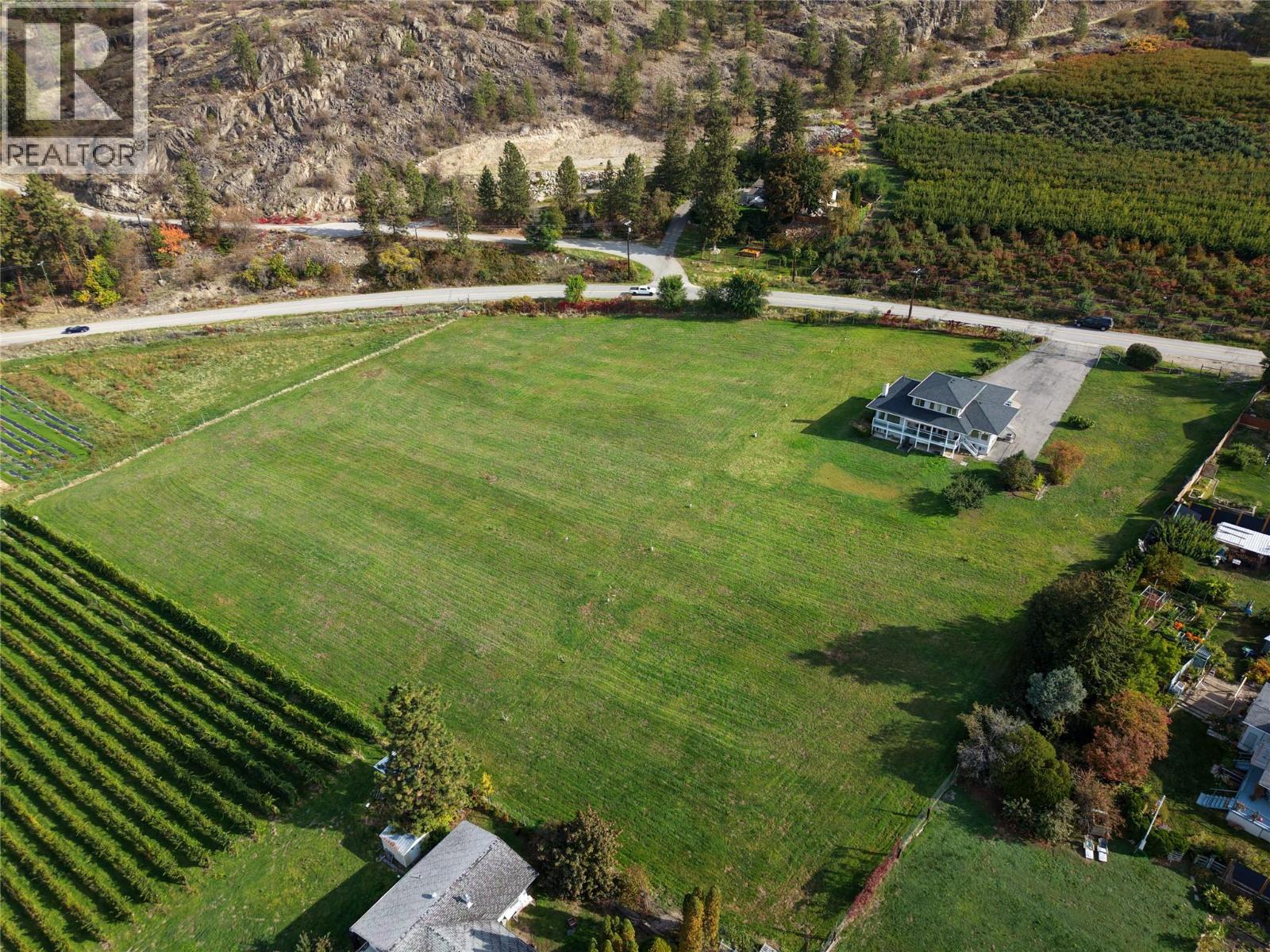 3925 North Naramata Road Property Photo 1