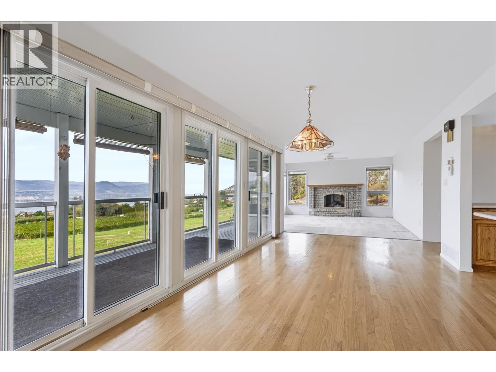 3925 North Naramata Road Property Photo 5