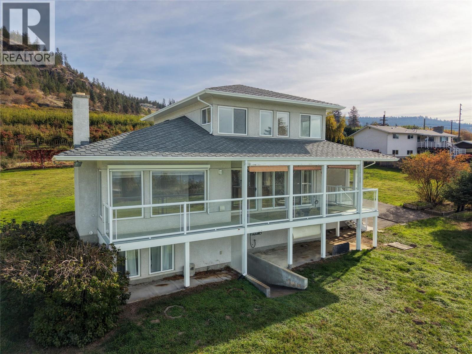 3925 North Naramata Road Property Photo 10