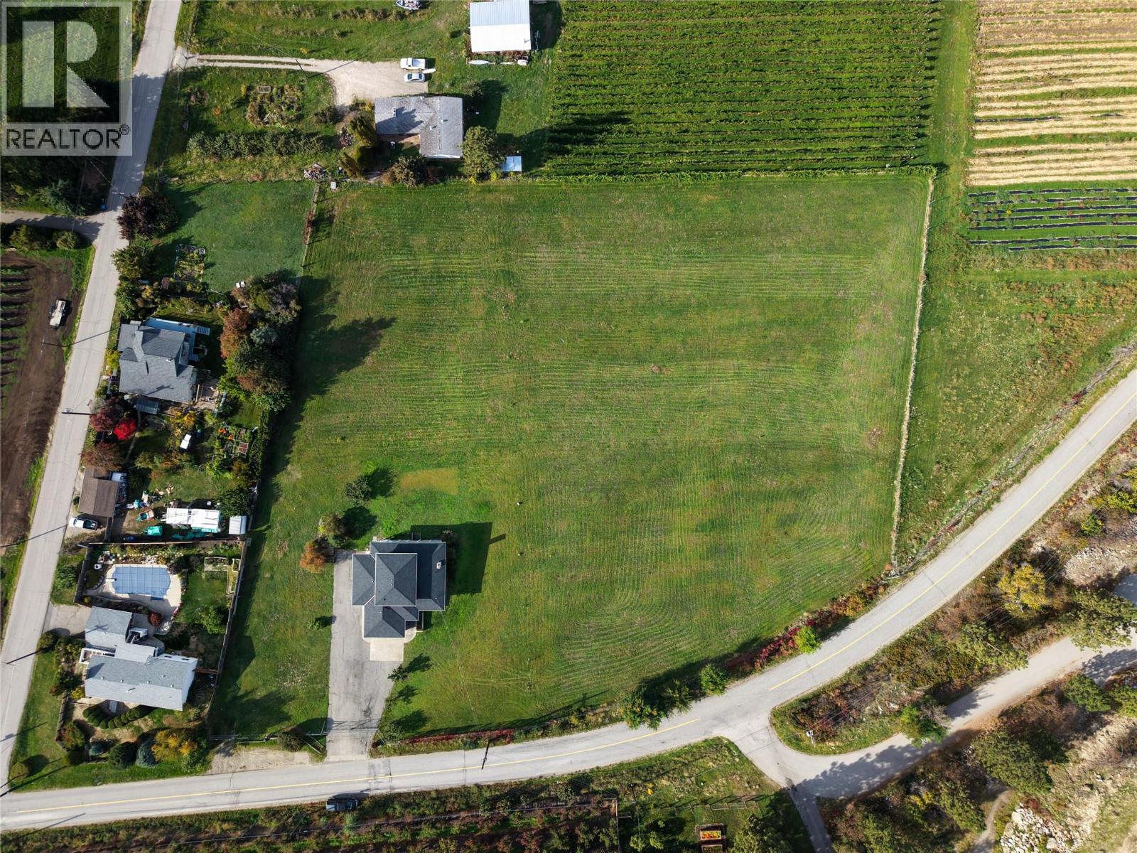 3925 North Naramata Road Property Photo 14