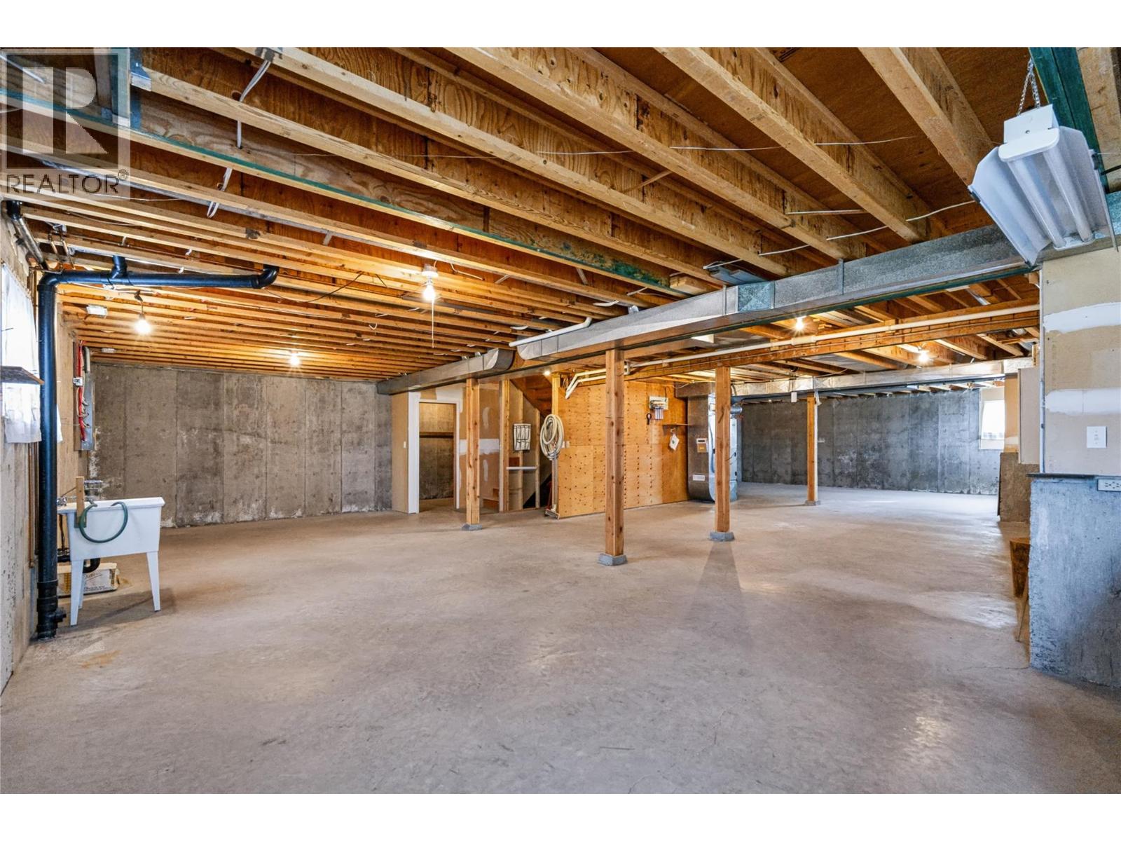 3925 North Naramata Road Property Photo 15