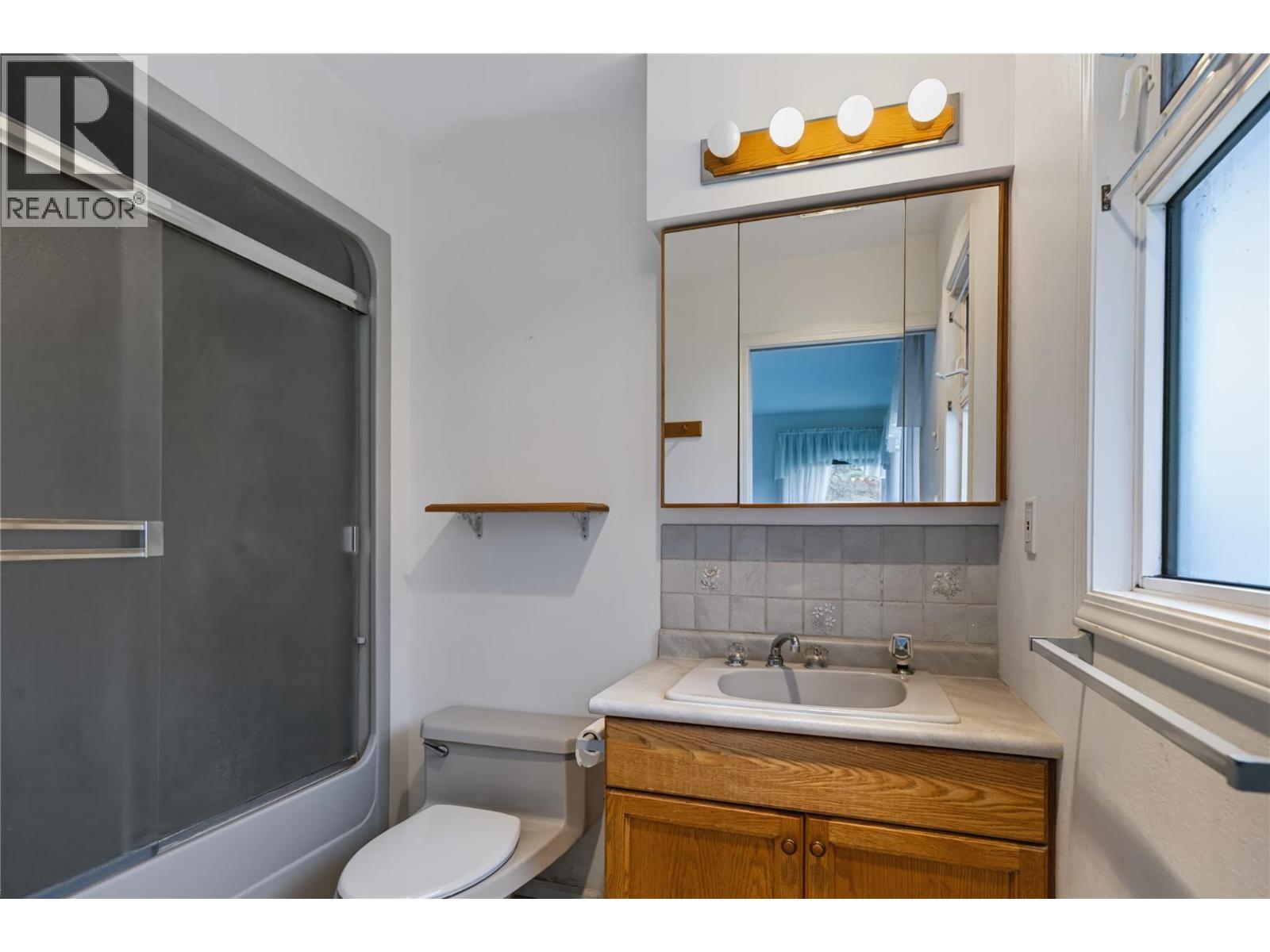 3925 North Naramata Road Property Photo 21