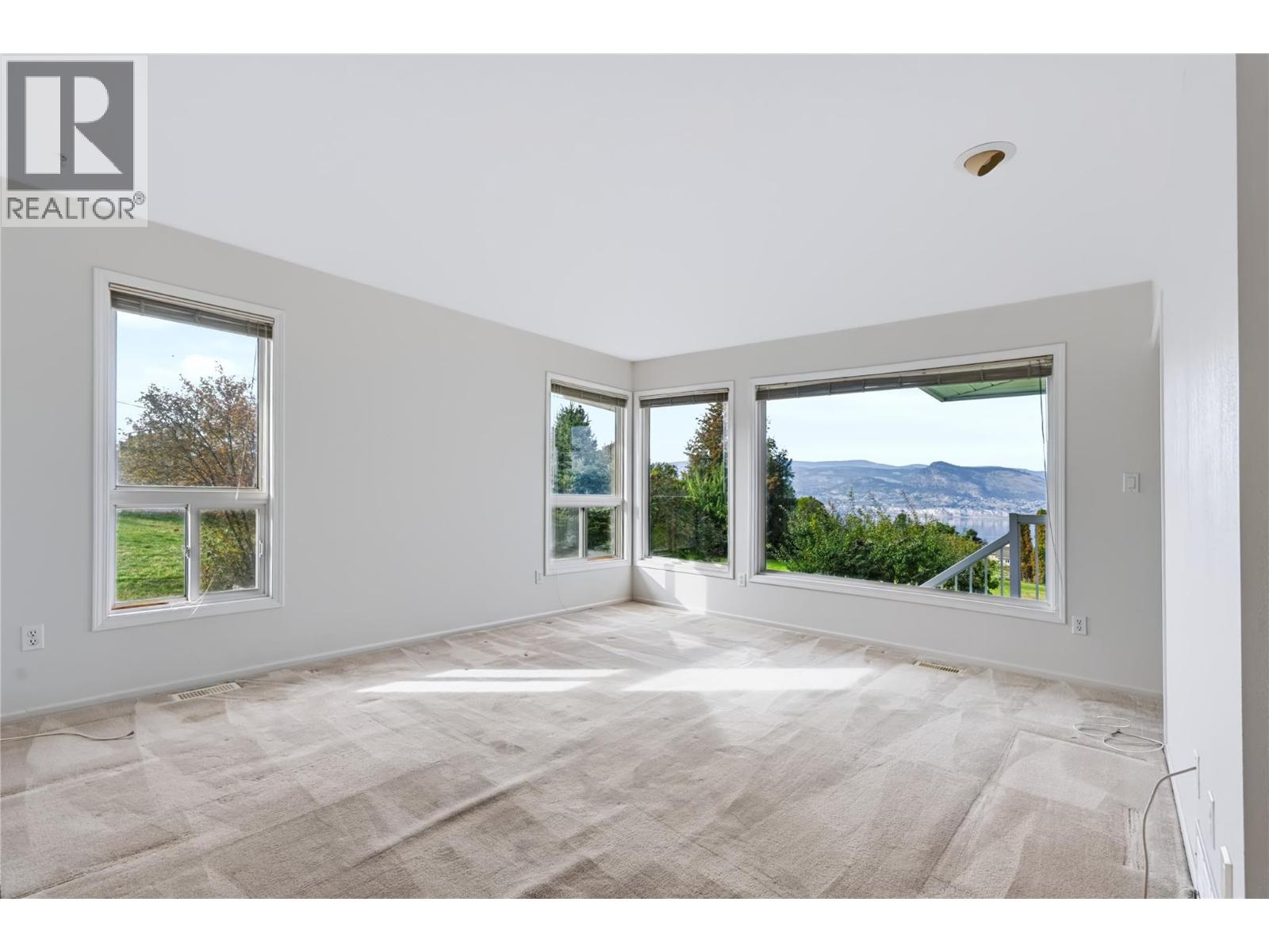 3925 North Naramata Road Property Photo 24
