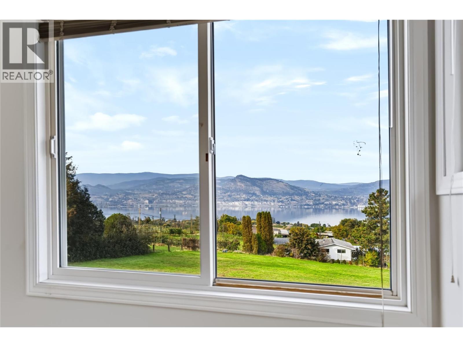 3925 North Naramata Road Property Photo 28