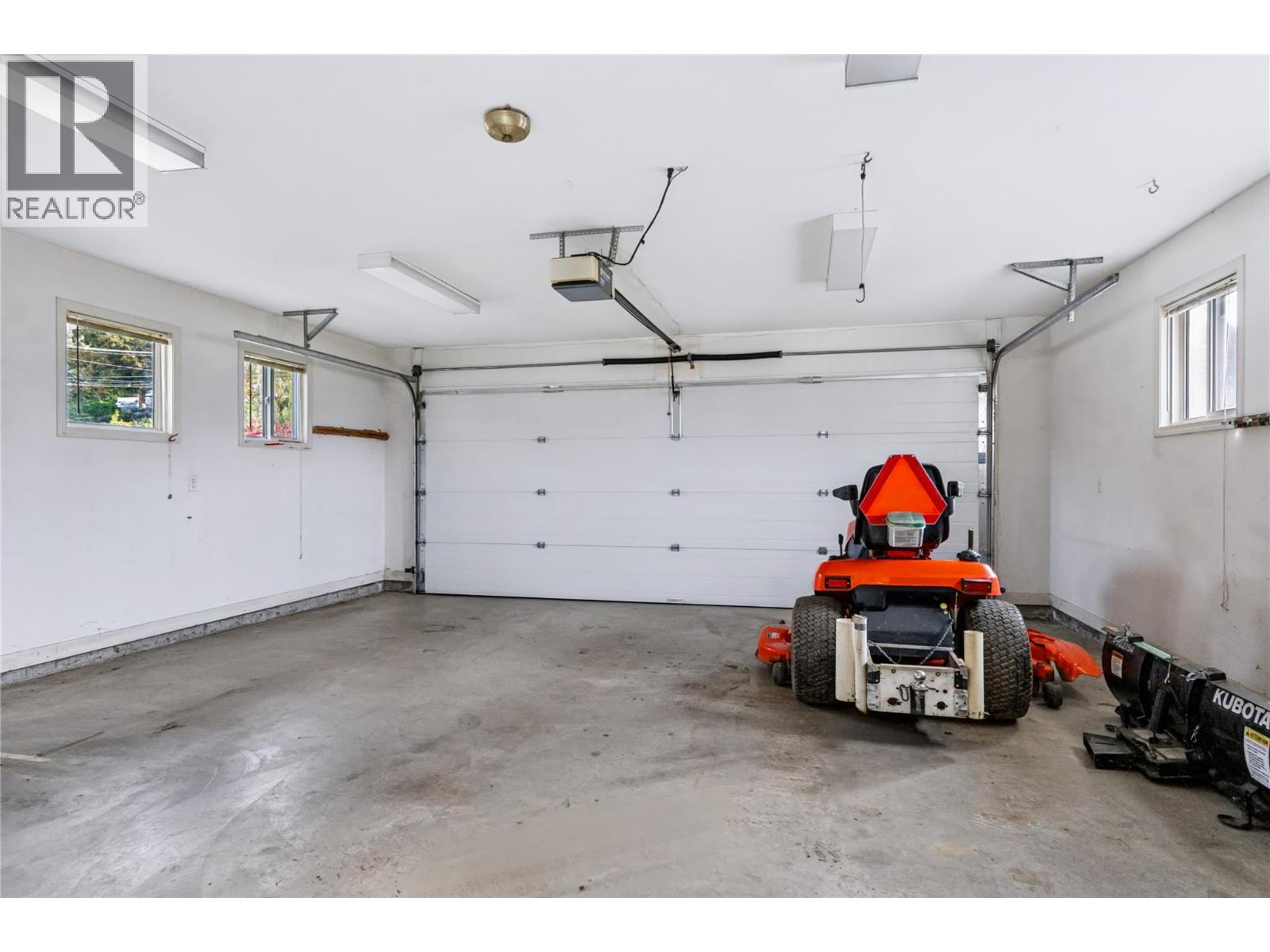 3925 North Naramata Road Property Photo 32