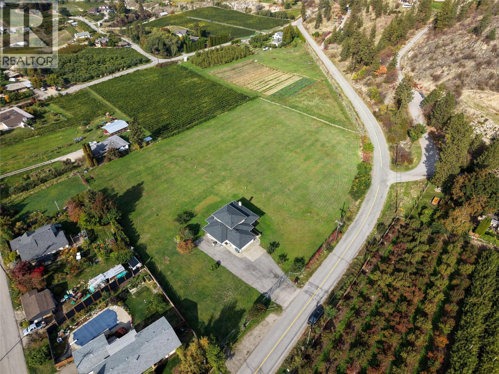 3925 North Naramata Road Property Photo 43
