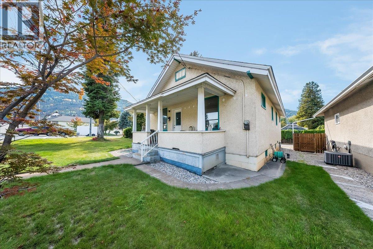 1396 Second Avenue Property Photo 3