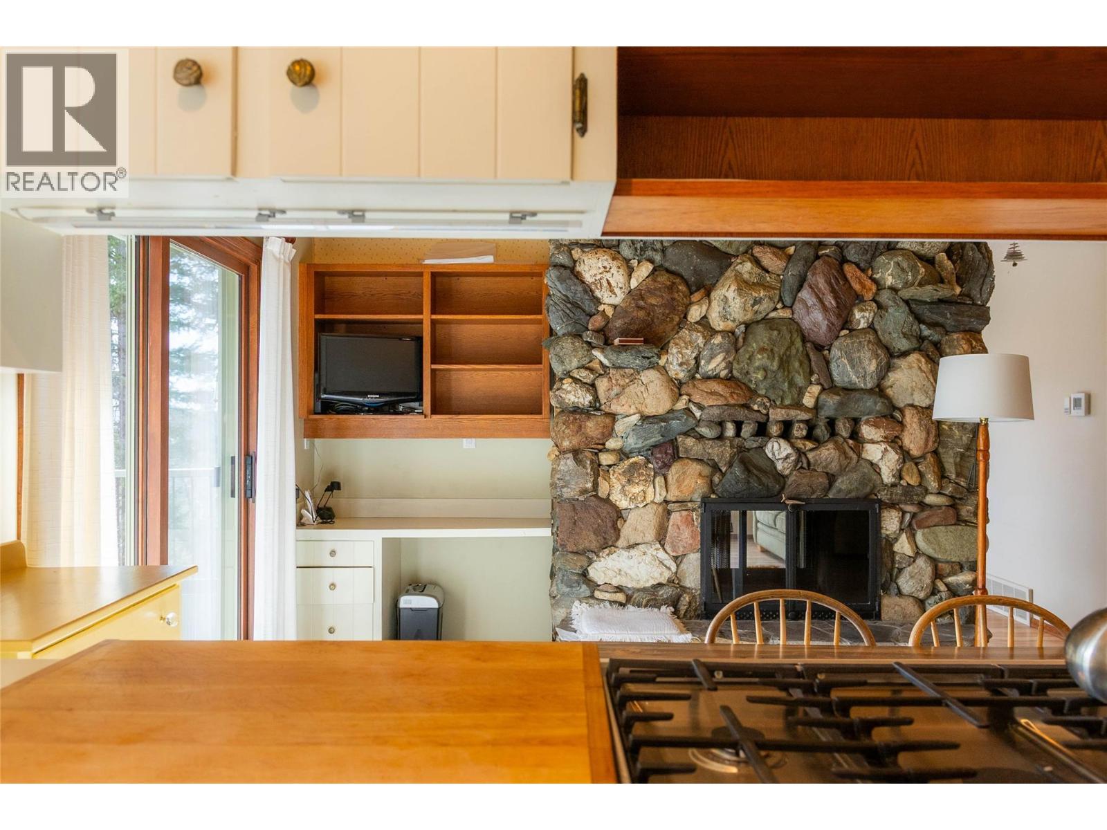 1920 Lakeview Drive Property Photo 4