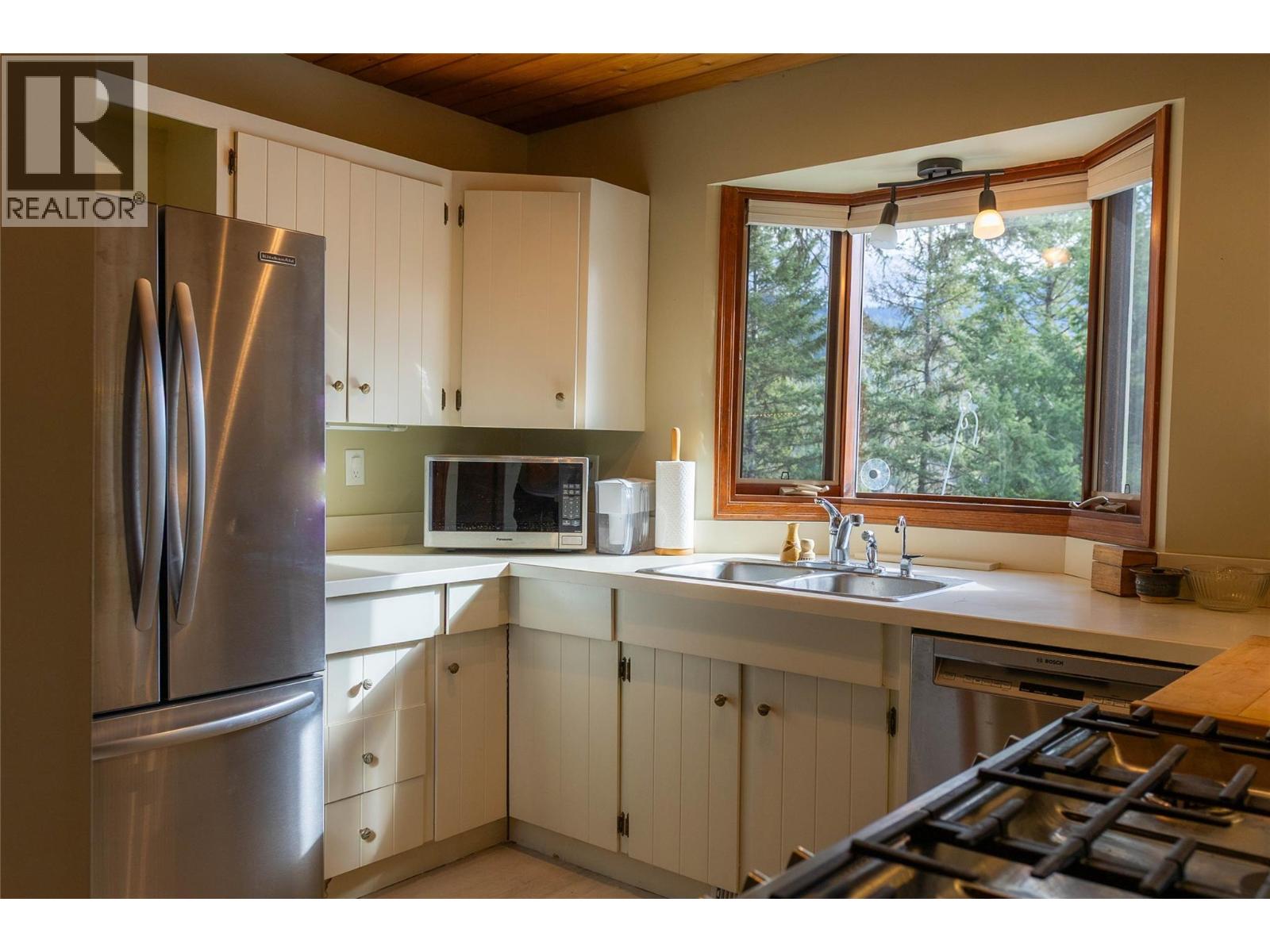 1920 Lakeview Drive Property Photo 8