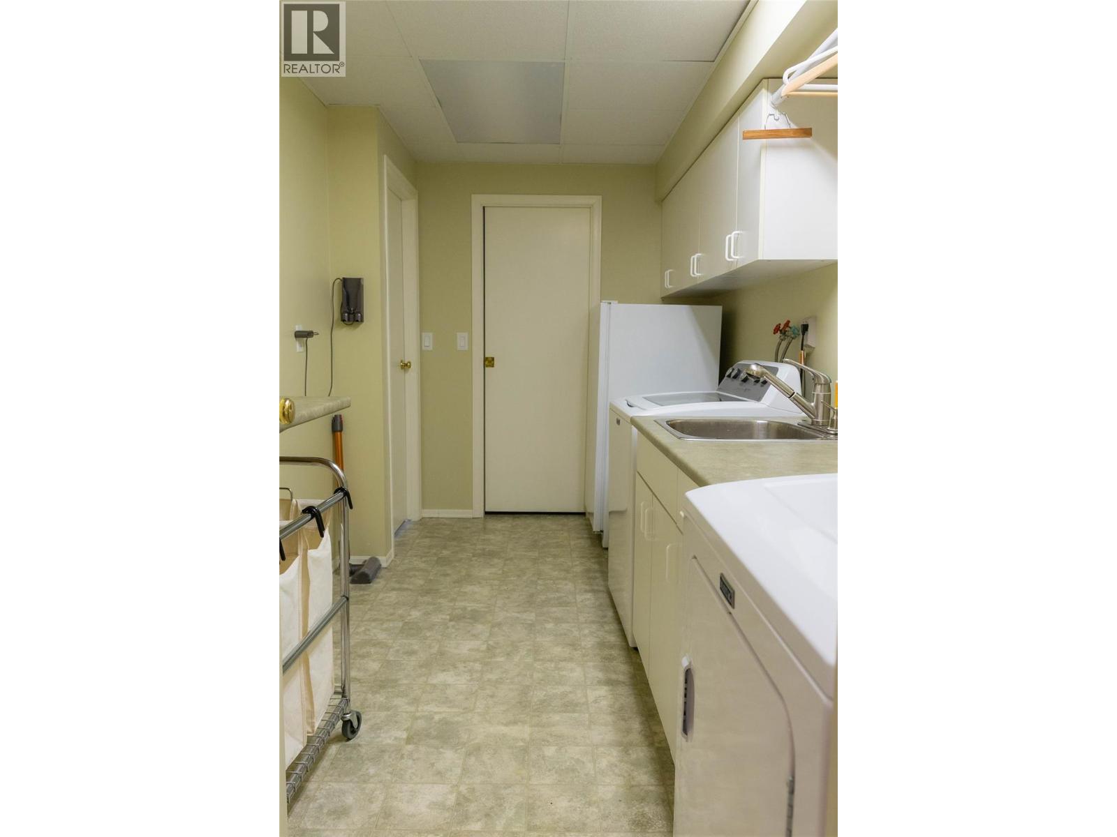 1920 Lakeview Drive Property Photo 31