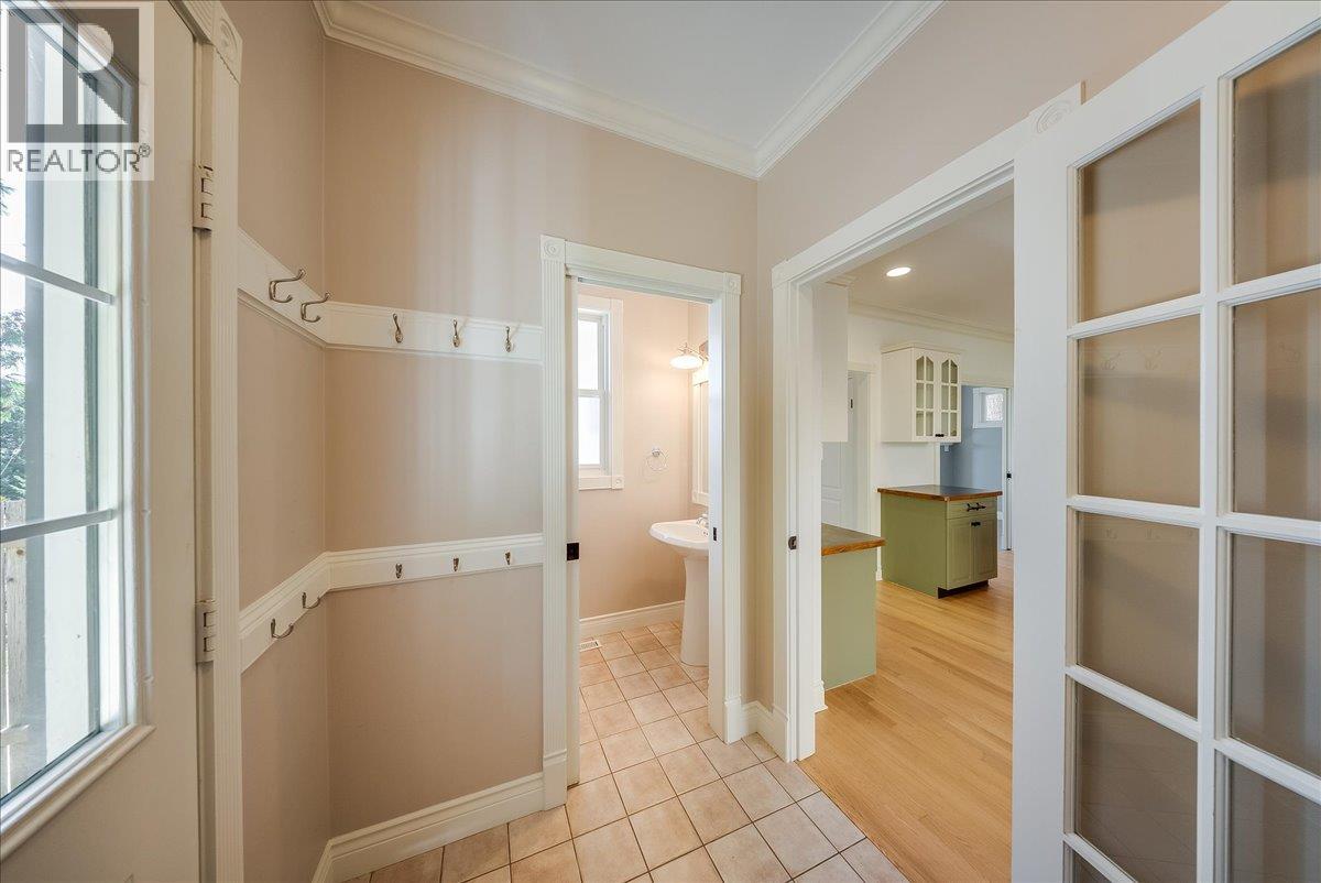 1860 Planer Crescent Property Photo 5