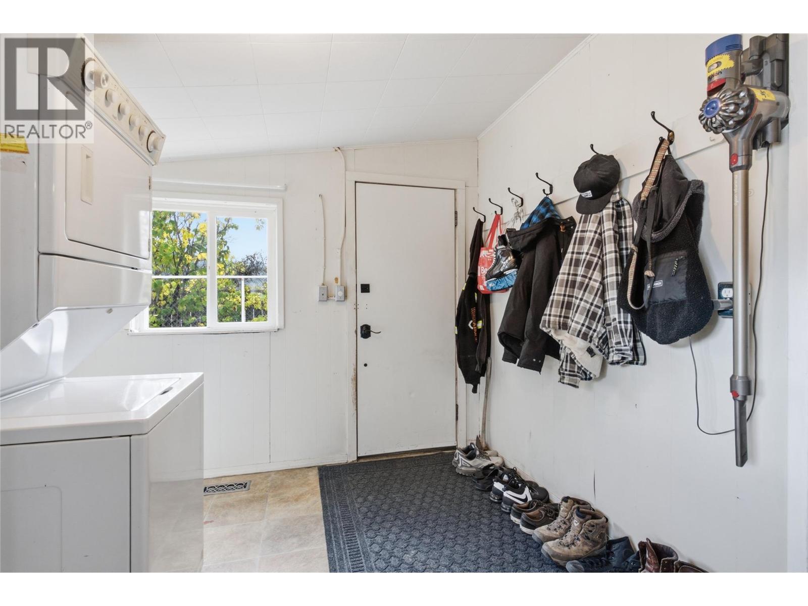 2276 Coldwater Avenue Property Photo 2