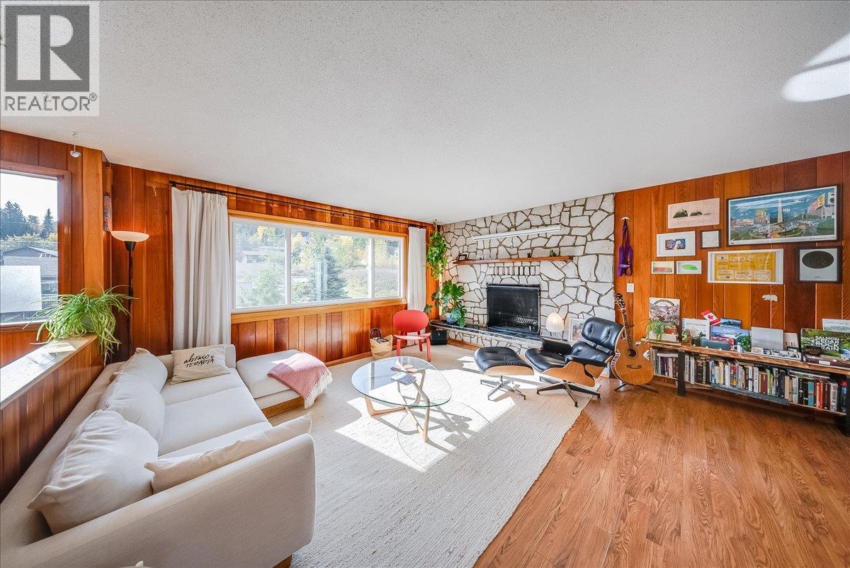 1614 Cook Avenue Property Photo 4