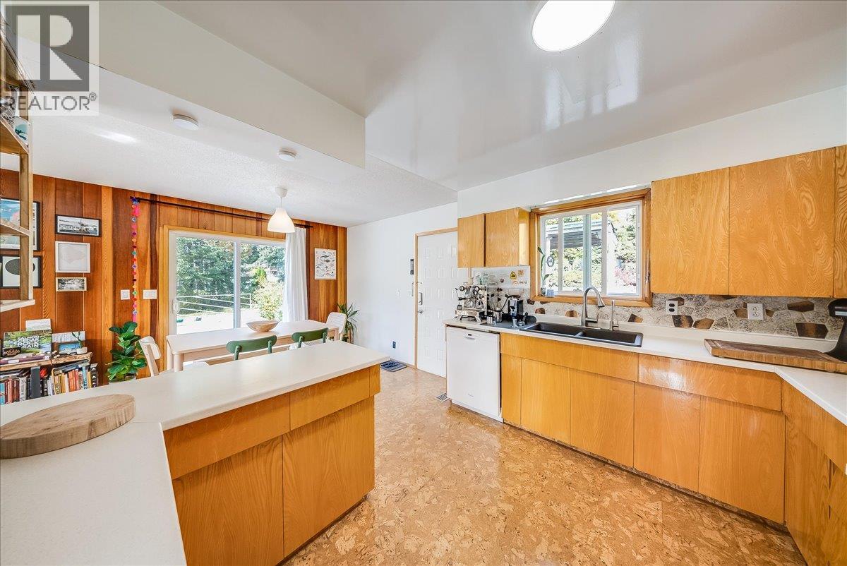 1614 Cook Avenue Property Photo 8
