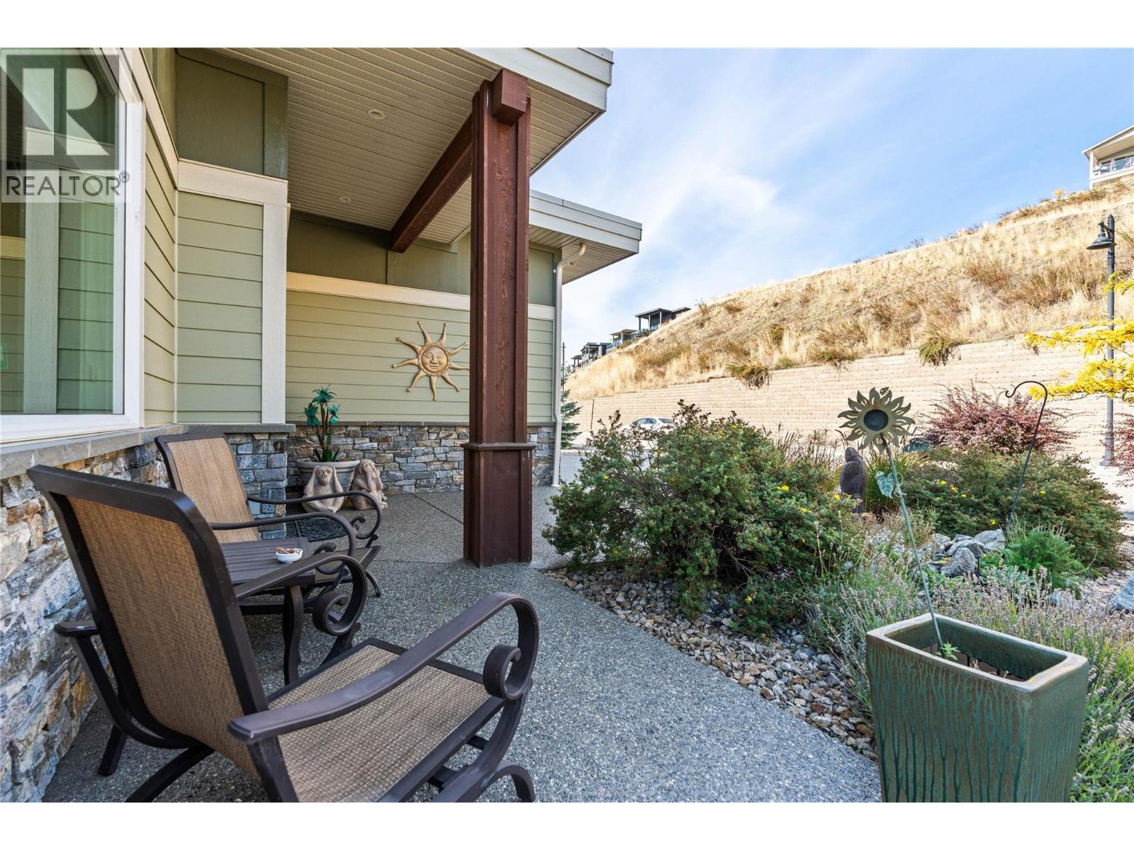 8824 Hampshire Crescent Property Photo 4