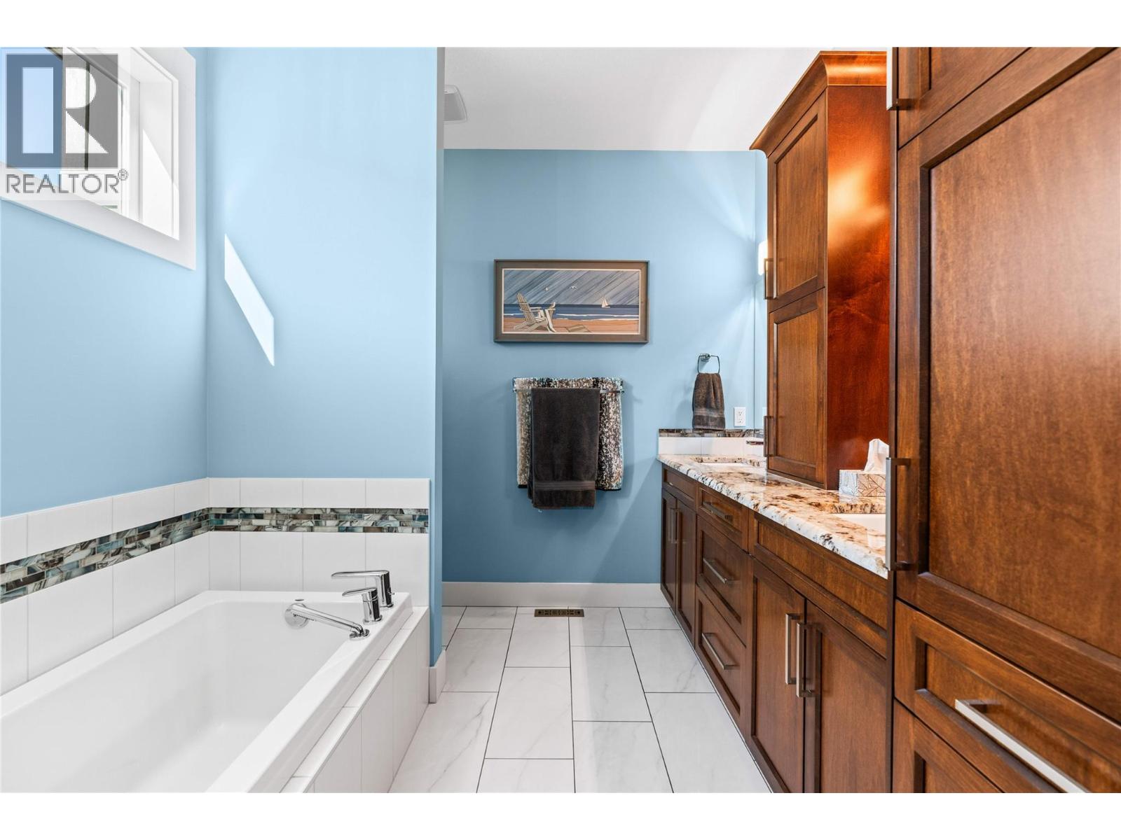8824 Hampshire Crescent Property Photo 53